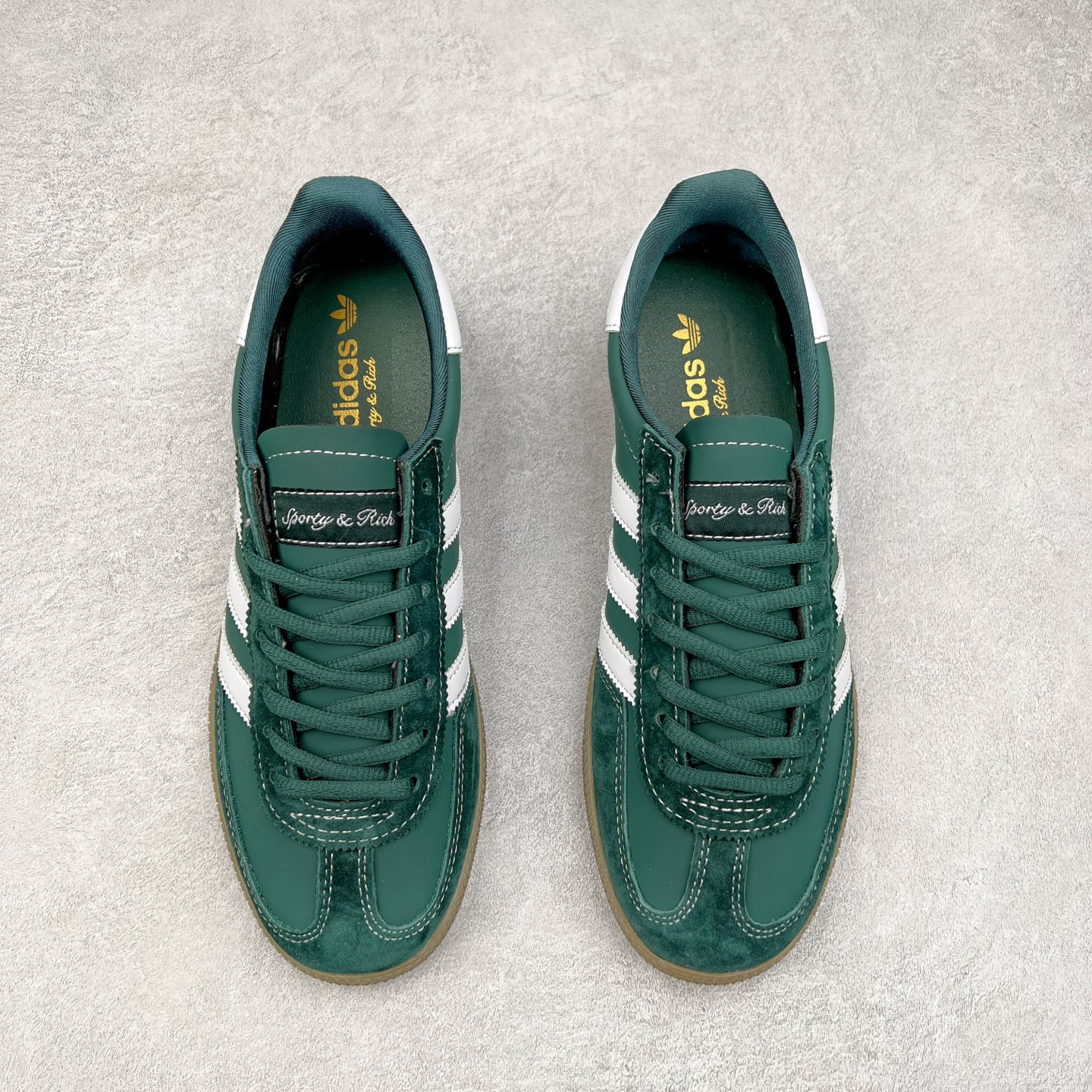 图片[2]-AD Originals Handball SPZL 手球运动员系列百搭休闲运动板鞋 JP7067 这款来自阿迪达斯的这款HANDBALL SPZL前身是一双手球运动鞋，这一次拿来复刻，所以鞋面的主要色彩选用了黑色， 鞋面外侧除了Spezial字母之外还有三叶草标志。Handball SPZL作为复古手球训练鞋与作为室内足球鞋的Samba有着异曲同工之处，但是质感更为出众的鞋身以及丰富的配色选择比起Samba来讲可以说是更胜一筹了！尺码：36 36⅔ 37⅓ 38 38⅔ 39⅓ 40 40⅔ 41⅓ 42 42⅔ 43⅓ 44 45-选品中心