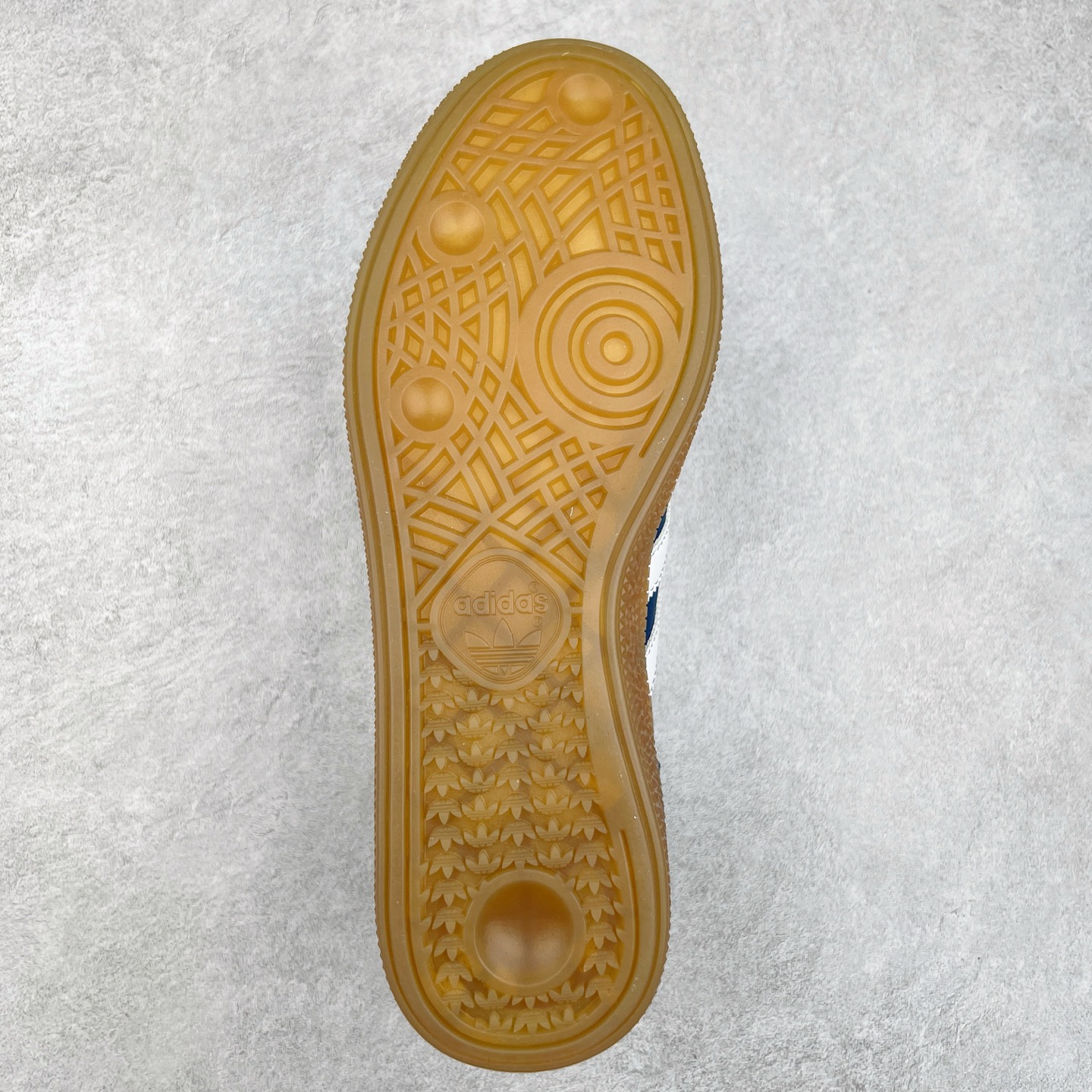 图片[9]-AD Originals Handball SPZL 手球运动员系列百搭休闲运动板鞋 JP7066 这款来自阿迪达斯的这款HANDBALL SPZL前身是一双手球运动鞋，这一次拿来复刻，所以鞋面的主要色彩选用了黑色， 鞋面外侧除了Spezial字母之外还有三叶草标志。Handball SPZL作为复古手球训练鞋与作为室内足球鞋的Samba有着异曲同工之处，但是质感更为出众的鞋身以及丰富的配色选择比起Samba来讲可以说是更胜一筹了！尺码：36 36⅔ 37⅓ 38 38⅔ 39⅓ 40 40⅔ 41⅓ 42 42⅔ 43⅓ 44 45-选品中心