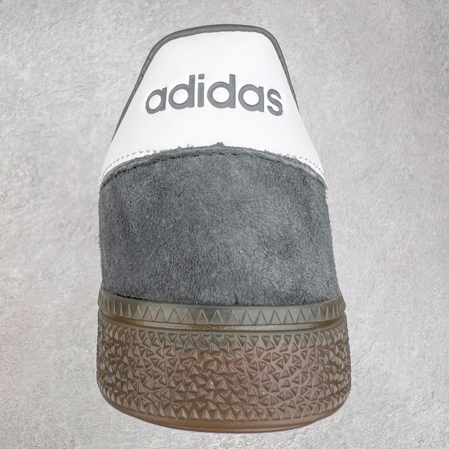 图片[8]-AD Originals Handball SPZL 手球运动员系列百搭休闲运动板鞋 D96795 这款来自阿迪达斯的这款HANDBALL SPZL前身是一双手球运动鞋，这一次拿来复刻，所以鞋面的主要色彩选用了黑色， 鞋面外侧除了Spezial字母之外还有三叶草标志。Handball SPZL作为复古手球训练鞋与作为室内足球鞋的Samba有着异曲同工之处，但是质感更为出众的鞋身以及丰富的配色选择比起Samba来讲可以说是更胜一筹了！尺码：36 36⅔ 37⅓ 38 38⅔ 39⅓ 40 40⅔ 41⅓ 42 42⅔ 43⅓ 44 45-选品中心