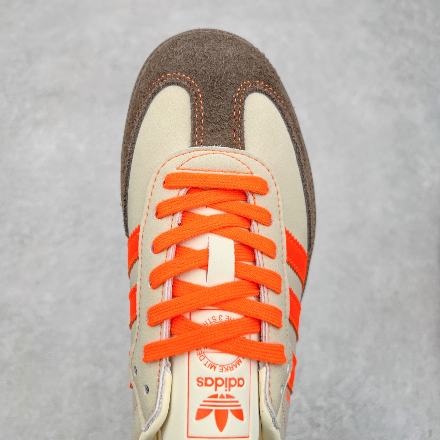 图片[4]-AD Original Samba OG 复古经典轻便板鞋 JI2732 这款桑巴鞋展示了高质量的工艺 带有装饰的超锁缝制和无缝的手感 柔软、柔软的皮革造型和标志性的3条纹完成了精致的外观 正规合身鞋带 鞋面上有绒面鞋垫 橡胶鞋底 享受正畸套筒软感 自50年代首次亮相以来就一直在赢得粉丝的青睐 尺码：36 36.5 37.5 38 38.5 39 40 40.5 41 42 42.5 43 44 44.5 45-选品中心