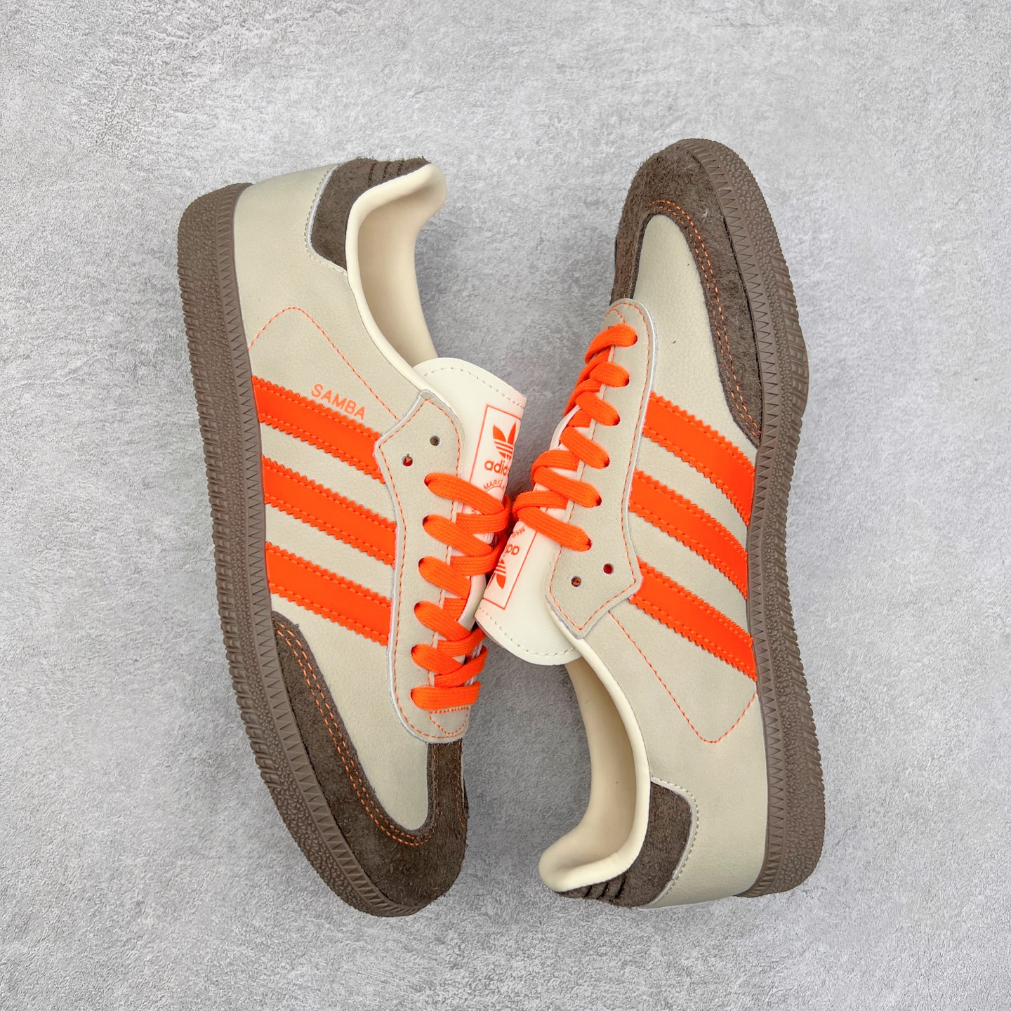图片[3]-AD Original Samba OG 复古经典轻便板鞋 JI2732 这款桑巴鞋展示了高质量的工艺 带有装饰的超锁缝制和无缝的手感 柔软、柔软的皮革造型和标志性的3条纹完成了精致的外观 正规合身鞋带 鞋面上有绒面鞋垫 橡胶鞋底 享受正畸套筒软感 自50年代首次亮相以来就一直在赢得粉丝的青睐 尺码：36 36.5 37.5 38 38.5 39 40 40.5 41 42 42.5 43 44 44.5 45-选品中心