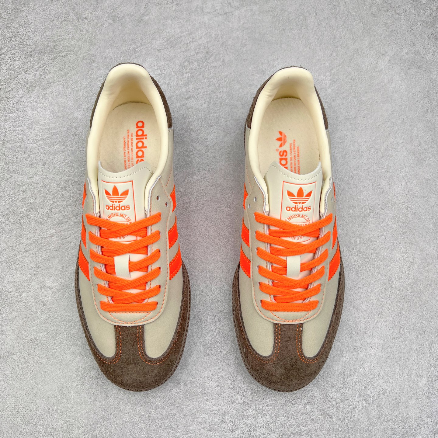 图片[2]-AD Original Samba OG 复古经典轻便板鞋 JI2732 这款桑巴鞋展示了高质量的工艺 带有装饰的超锁缝制和无缝的手感 柔软、柔软的皮革造型和标志性的3条纹完成了精致的外观 正规合身鞋带 鞋面上有绒面鞋垫 橡胶鞋底 享受正畸套筒软感 自50年代首次亮相以来就一直在赢得粉丝的青睐 尺码：36 36.5 37.5 38 38.5 39 40 40.5 41 42 42.5 43 44 44.5 45-选品中心