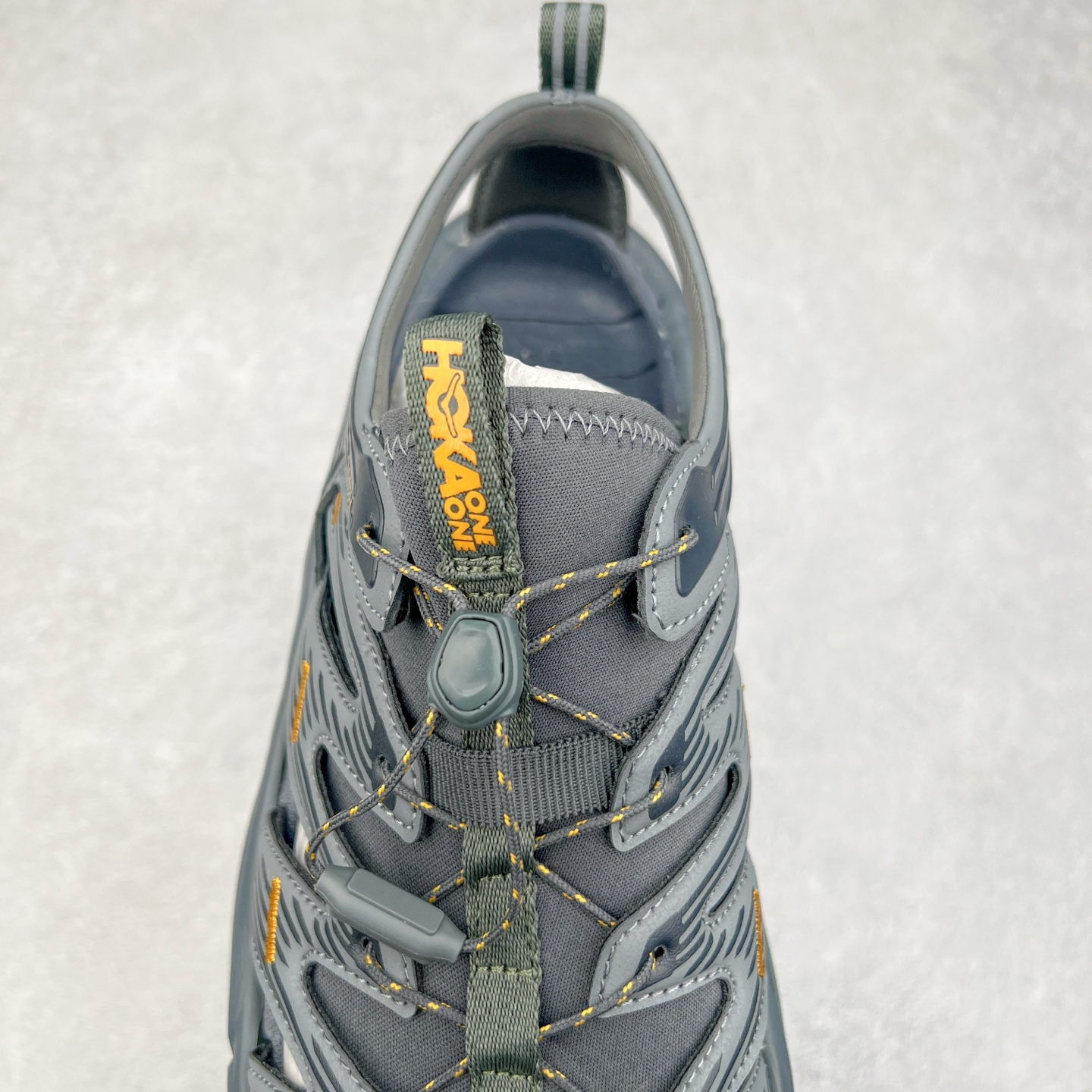 图片[5]-＃HK纯原 HOKA One One Hopara Sandals 霍帕拉系列水路两用溯溪涉水休闲户外露营凉鞋 作为先锋品牌的 HOKA ONE ONE总是以独特的方式 HOPA RA是一款溯溪鞋 又名排水鞋 可长期用于涉水和溯溪 保护脚底和脚趾的安全和舒适 鞋面材料速干 透气 耐磨 鞋底防滑 耐磨 抓地能力强 出于安全考虑 设计要求较高 涉水溯溪过程中 水 泥沙 可以直接从鞋内大孔排出 细纹鞋底使在岩石上抓地能力强 避免打滑 而上路后 鞋面具有快干透气等优点 尺码：36 36.5 37.5 38 39 40 40.5 41 42 42.5 43 44 45-选品中心