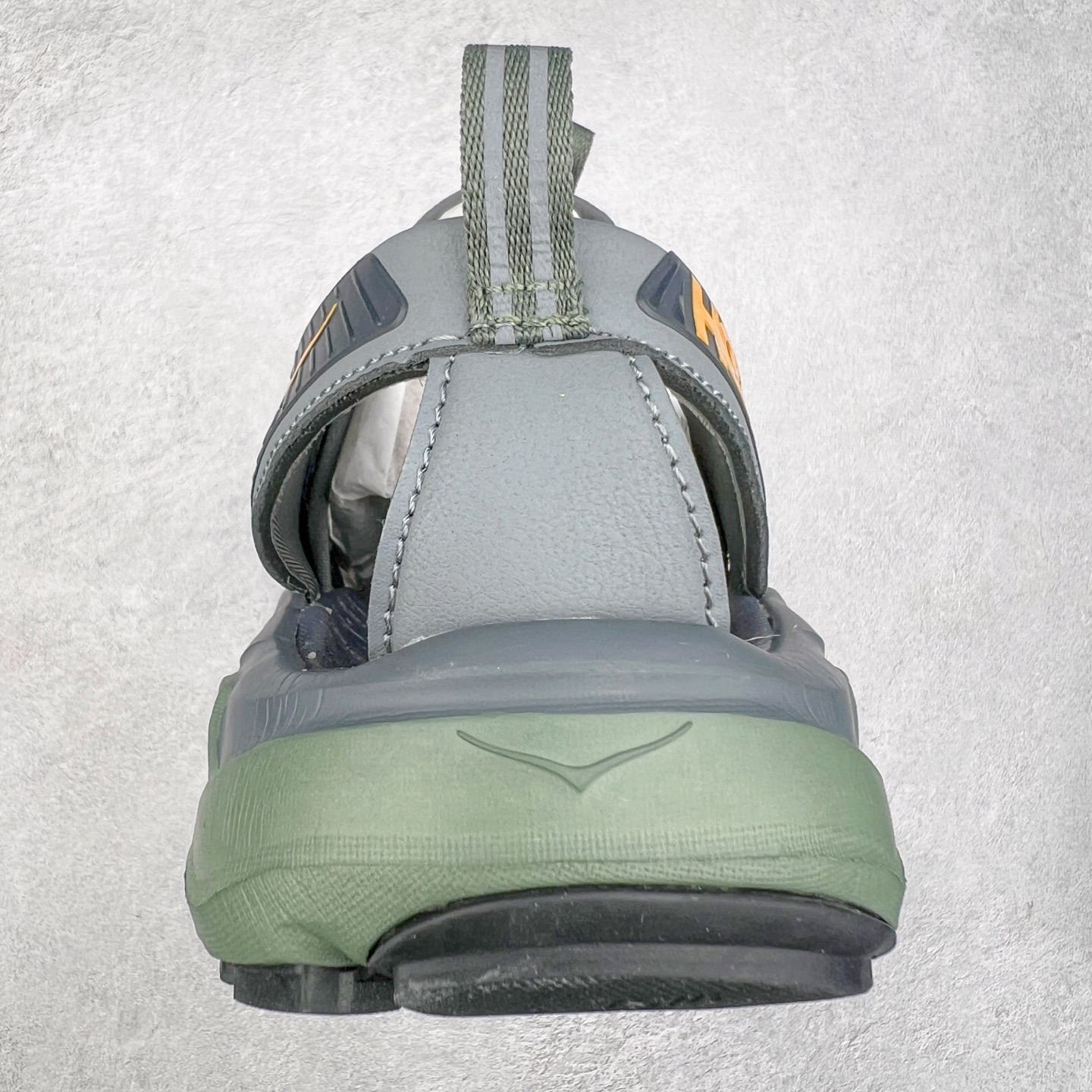 图片[8]-＃HK纯原 HOKA One One Hopara Sandals 霍帕拉系列水路两用溯溪涉水休闲户外露营凉鞋 作为先锋品牌的 HOKA ONE ONE总是以独特的方式 HOPA RA是一款溯溪鞋 又名排水鞋 可长期用于涉水和溯溪 保护脚底和脚趾的安全和舒适 鞋面材料速干 透气 耐磨 鞋底防滑 耐磨 抓地能力强 出于安全考虑 设计要求较高 涉水溯溪过程中 水 泥沙 可以直接从鞋内大孔排出 细纹鞋底使在岩石上抓地能力强 避免打滑 而上路后 鞋面具有快干透气等优点 尺码：36 36.5 37.5 38 39 40 40.5 41 42 42.5 43 44 45-选品中心