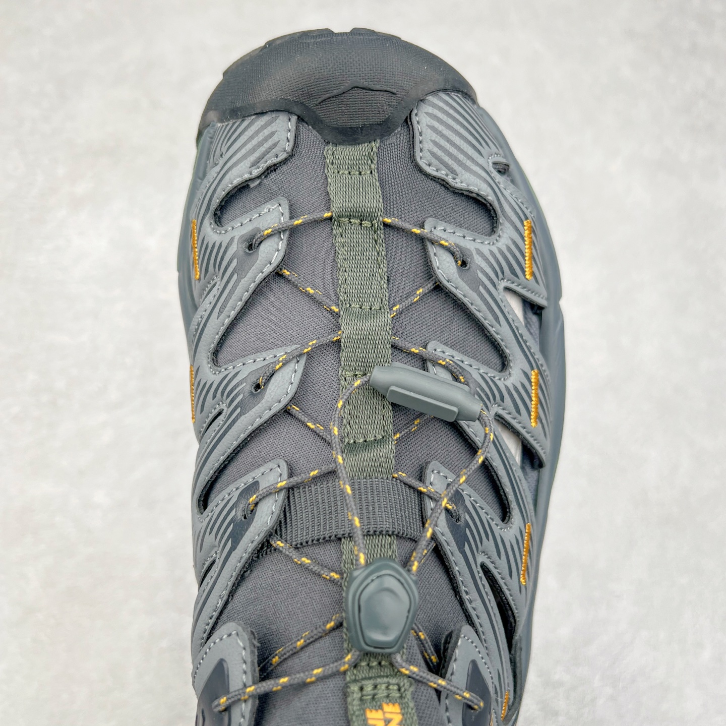 图片[4]-＃HK纯原 HOKA One One Hopara Sandals 霍帕拉系列水路两用溯溪涉水休闲户外露营凉鞋 作为先锋品牌的 HOKA ONE ONE总是以独特的方式 HOPA RA是一款溯溪鞋 又名排水鞋 可长期用于涉水和溯溪 保护脚底和脚趾的安全和舒适 鞋面材料速干 透气 耐磨 鞋底防滑 耐磨 抓地能力强 出于安全考虑 设计要求较高 涉水溯溪过程中 水 泥沙 可以直接从鞋内大孔排出 细纹鞋底使在岩石上抓地能力强 避免打滑 而上路后 鞋面具有快干透气等优点 尺码：36 36.5 37.5 38 39 40 40.5 41 42 42.5 43 44 45-选品中心