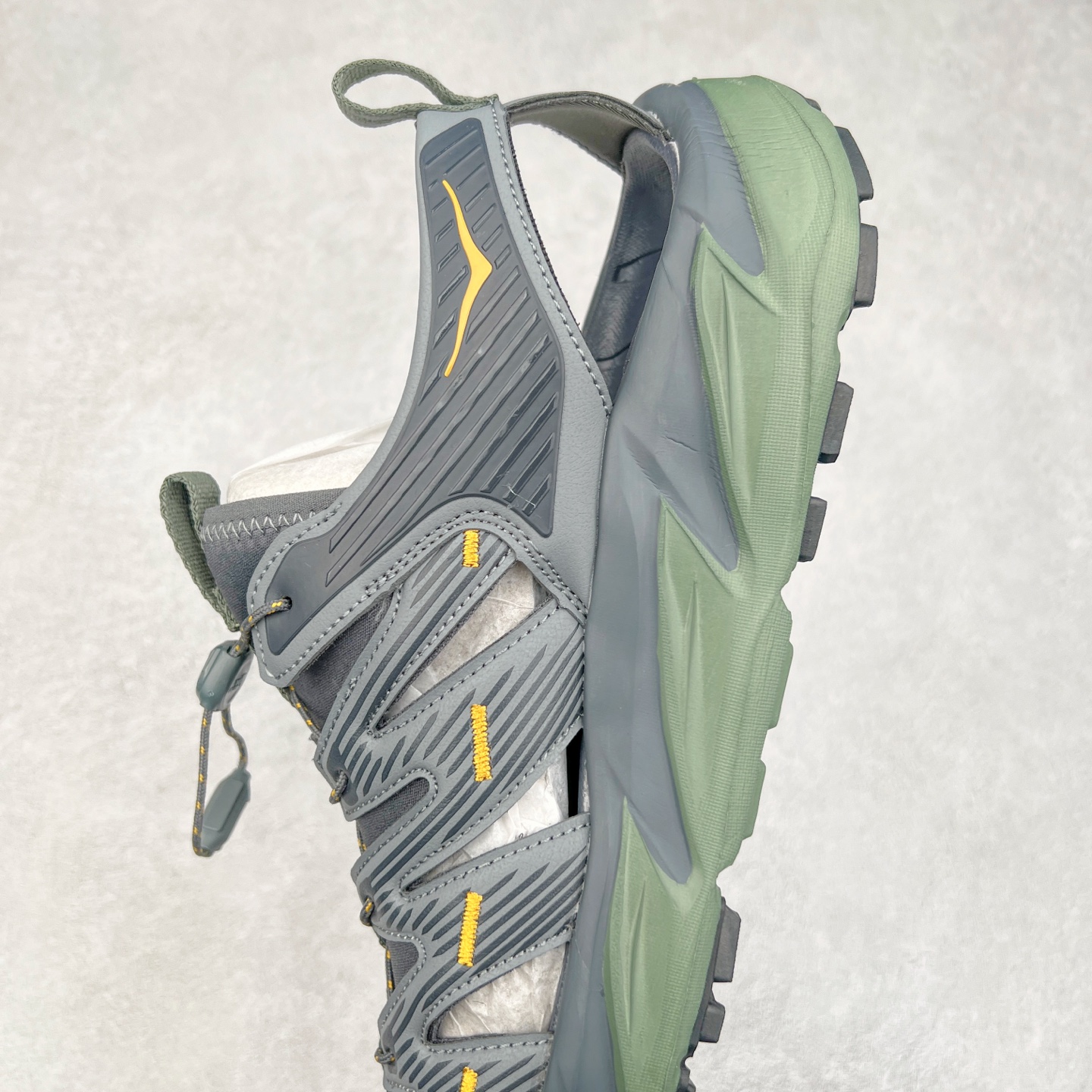 图片[7]-＃HK纯原 HOKA One One Hopara Sandals 霍帕拉系列水路两用溯溪涉水休闲户外露营凉鞋 作为先锋品牌的 HOKA ONE ONE总是以独特的方式 HOPA RA是一款溯溪鞋 又名排水鞋 可长期用于涉水和溯溪 保护脚底和脚趾的安全和舒适 鞋面材料速干 透气 耐磨 鞋底防滑 耐磨 抓地能力强 出于安全考虑 设计要求较高 涉水溯溪过程中 水 泥沙 可以直接从鞋内大孔排出 细纹鞋底使在岩石上抓地能力强 避免打滑 而上路后 鞋面具有快干透气等优点 尺码：36 36.5 37.5 38 39 40 40.5 41 42 42.5 43 44 45-选品中心