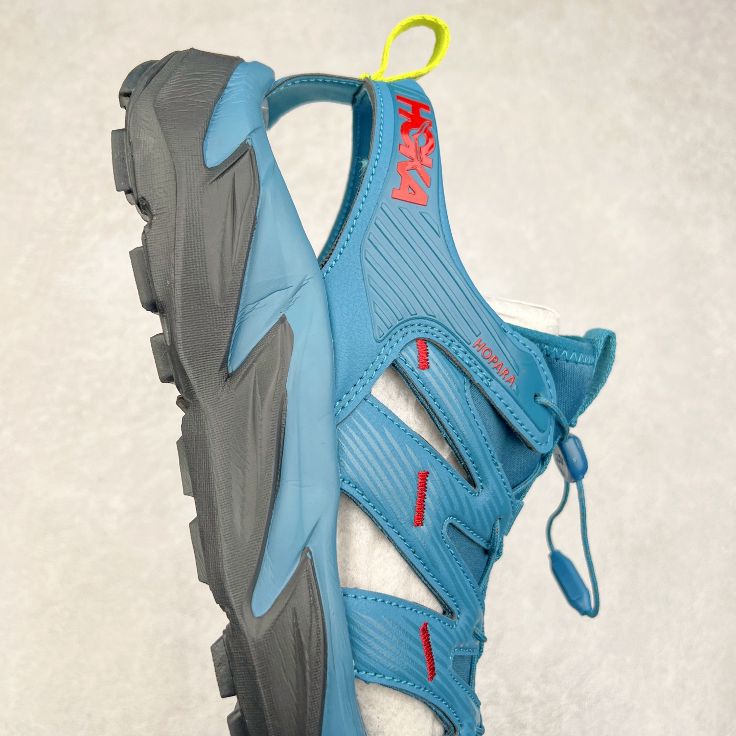 图片[6]-＃HK纯原 HOKA One One Hopara Sandals 霍帕拉系列水路两用溯溪涉水休闲户外露营凉鞋 作为先锋品牌的 HOKA ONE ONE总是以独特的方式 HOPA RA是一款溯溪鞋 又名排水鞋 可长期用于涉水和溯溪 保护脚底和脚趾的安全和舒适 鞋面材料速干 透气 耐磨 鞋底防滑 耐磨 抓地能力强 出于安全考虑 设计要求较高 涉水溯溪过程中 水 泥沙 可以直接从鞋内大孔排出 细纹鞋底使在岩石上抓地能力强 避免打滑 而上路后 鞋面具有快干透气等优点 尺码：36 36.5 37.5 38 39 40 40.5 41 42 42.5 43 44 45-选品中心