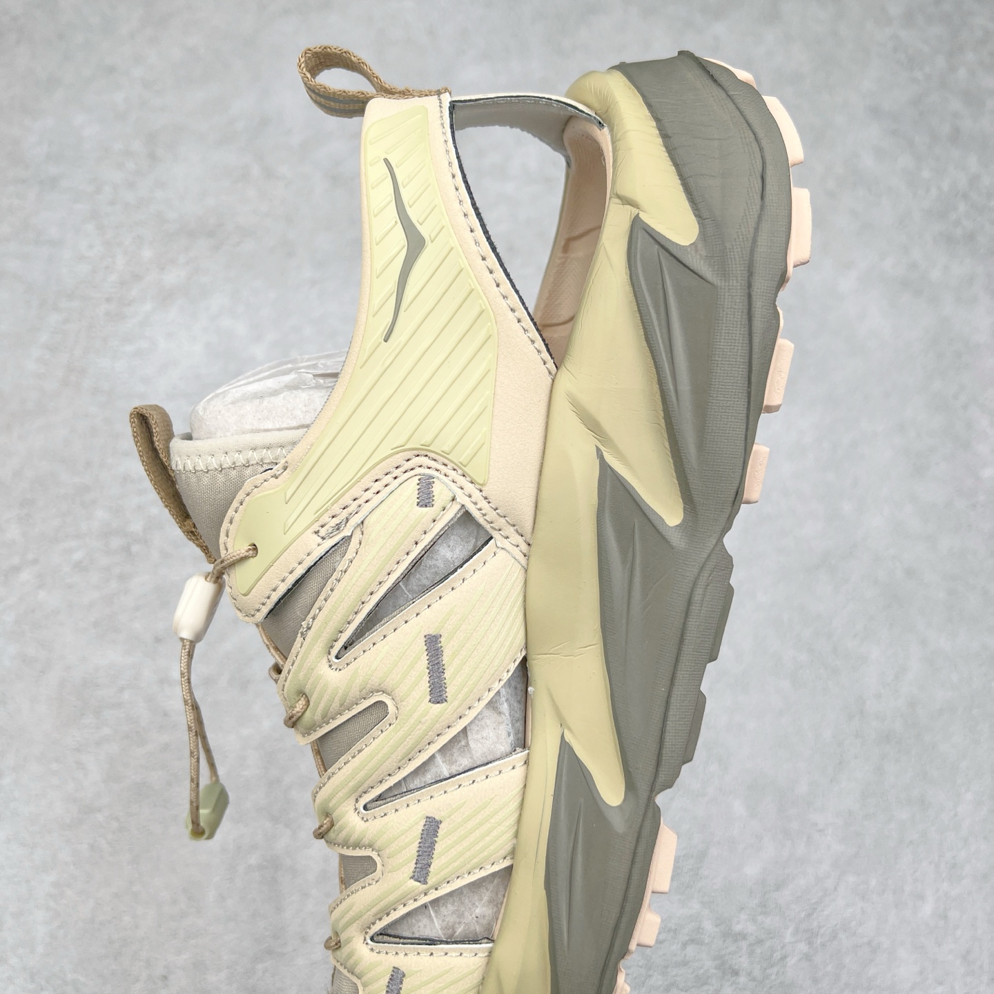 图片[7]-＃HK纯原 HOKA One One Hopara Sandals 霍帕拉系列水路两用溯溪涉水休闲户外露营凉鞋 作为先锋品牌的 HOKA ONE ONE总是以独特的方式 HOPA RA是一款溯溪鞋 又名排水鞋 可长期用于涉水和溯溪 保护脚底和脚趾的安全和舒适 鞋面材料速干 透气 耐磨 鞋底防滑 耐磨 抓地能力强 出于安全考虑 设计要求较高 涉水溯溪过程中 水 泥沙 可以直接从鞋内大孔排出 细纹鞋底使在岩石上抓地能力强 避免打滑 而上路后 鞋面具有快干透气等优点 尺码：36 36.5 37.5 38 39 40 40.5 41 42 42.5 43 44 45-选品中心