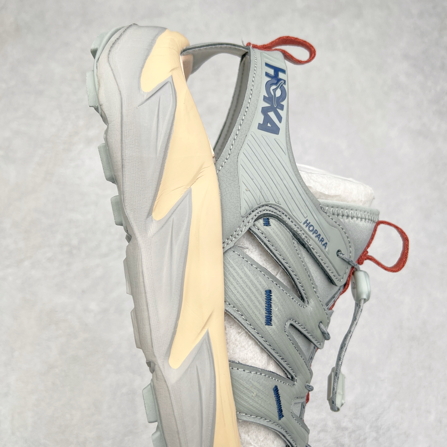 图片[6]-＃HK纯原 HOKA One One Hopara Sandals 霍帕拉系列水路两用溯溪涉水休闲户外露营凉鞋 作为先锋品牌的 HOKA ONE ONE总是以独特的方式 HOPA RA是一款溯溪鞋 又名排水鞋 可长期用于涉水和溯溪 保护脚底和脚趾的安全和舒适 鞋面材料速干 透气 耐磨 鞋底防滑 耐磨 抓地能力强 出于安全考虑 设计要求较高 涉水溯溪过程中 水 泥沙 可以直接从鞋内大孔排出 细纹鞋底使在岩石上抓地能力强 避免打滑 而上路后 鞋面具有快干透气等优点 尺码：36 36.5 37.5 38 39 40 40.5 41 42 42.5 43 44 45-选品中心