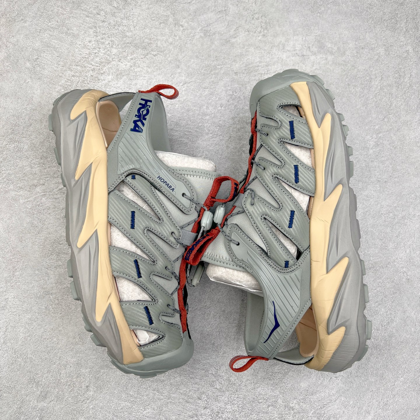 图片[3]-＃HK纯原 HOKA One One Hopara Sandals 霍帕拉系列水路两用溯溪涉水休闲户外露营凉鞋 作为先锋品牌的 HOKA ONE ONE总是以独特的方式 HOPA RA是一款溯溪鞋 又名排水鞋 可长期用于涉水和溯溪 保护脚底和脚趾的安全和舒适 鞋面材料速干 透气 耐磨 鞋底防滑 耐磨 抓地能力强 出于安全考虑 设计要求较高 涉水溯溪过程中 水 泥沙 可以直接从鞋内大孔排出 细纹鞋底使在岩石上抓地能力强 避免打滑 而上路后 鞋面具有快干透气等优点 尺码：36 36.5 37.5 38 39 40 40.5 41 42 42.5 43 44 45-选品中心