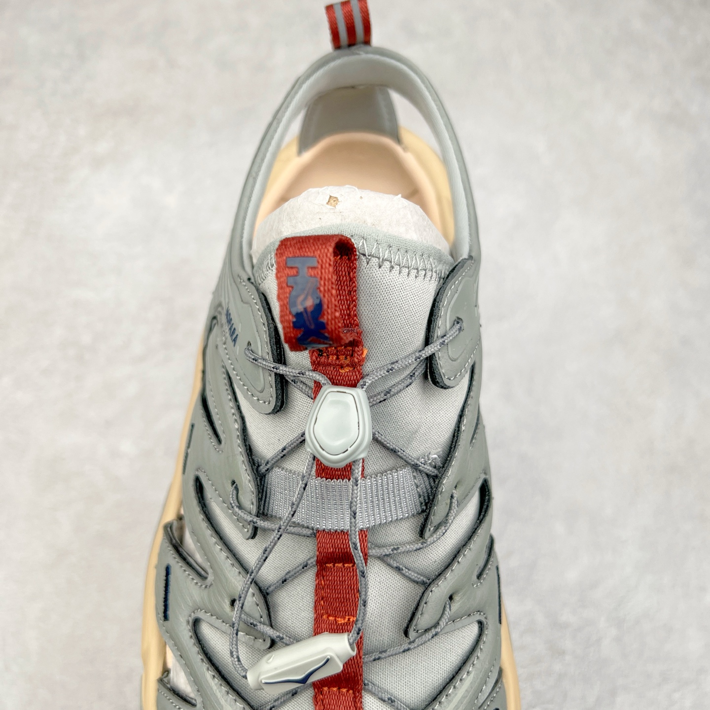 图片[5]-＃HK纯原 HOKA One One Hopara Sandals 霍帕拉系列水路两用溯溪涉水休闲户外露营凉鞋 作为先锋品牌的 HOKA ONE ONE总是以独特的方式 HOPA RA是一款溯溪鞋 又名排水鞋 可长期用于涉水和溯溪 保护脚底和脚趾的安全和舒适 鞋面材料速干 透气 耐磨 鞋底防滑 耐磨 抓地能力强 出于安全考虑 设计要求较高 涉水溯溪过程中 水 泥沙 可以直接从鞋内大孔排出 细纹鞋底使在岩石上抓地能力强 避免打滑 而上路后 鞋面具有快干透气等优点 尺码：36 36.5 37.5 38 39 40 40.5 41 42 42.5 43 44 45-选品中心