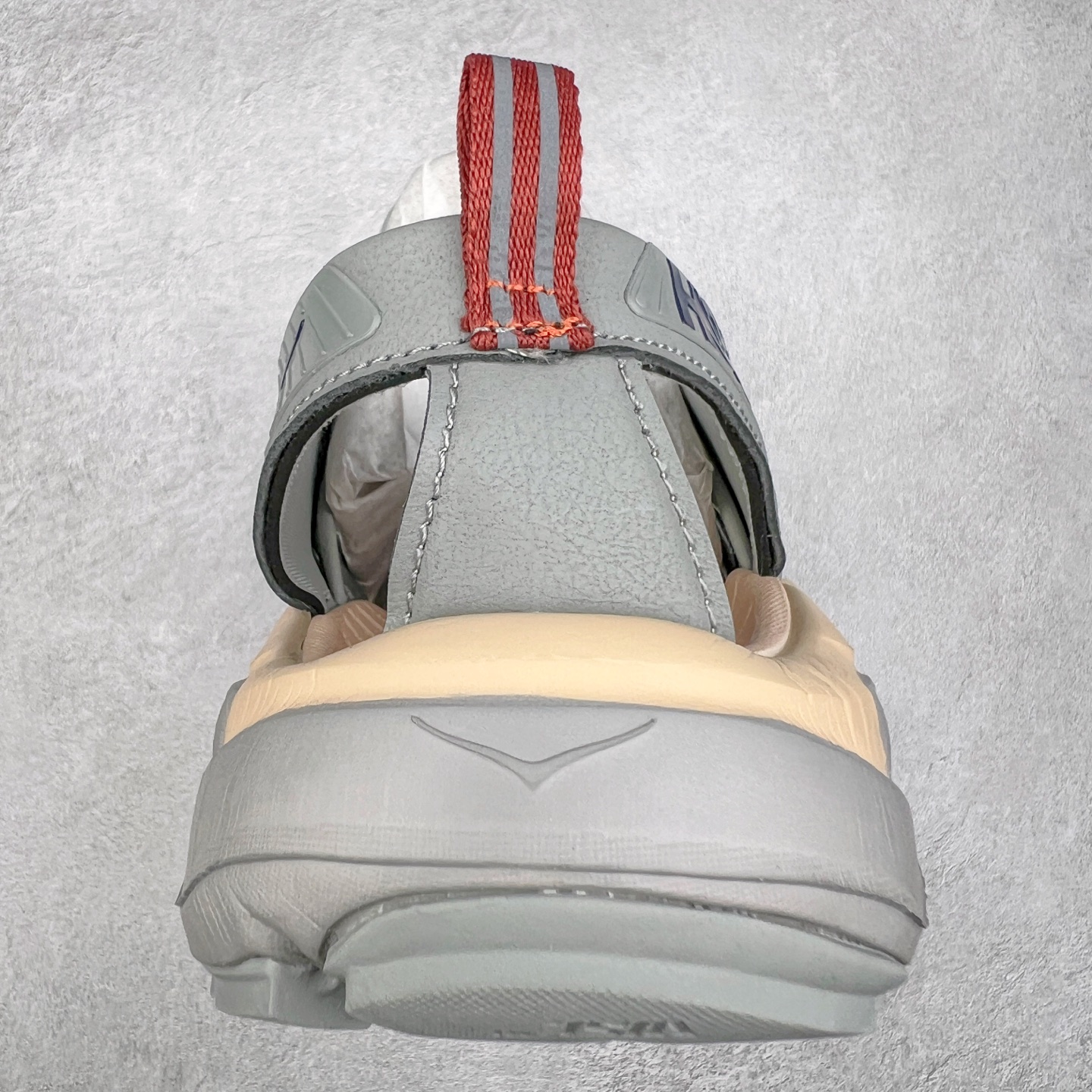 图片[8]-＃HK纯原 HOKA One One Hopara Sandals 霍帕拉系列水路两用溯溪涉水休闲户外露营凉鞋 作为先锋品牌的 HOKA ONE ONE总是以独特的方式 HOPA RA是一款溯溪鞋 又名排水鞋 可长期用于涉水和溯溪 保护脚底和脚趾的安全和舒适 鞋面材料速干 透气 耐磨 鞋底防滑 耐磨 抓地能力强 出于安全考虑 设计要求较高 涉水溯溪过程中 水 泥沙 可以直接从鞋内大孔排出 细纹鞋底使在岩石上抓地能力强 避免打滑 而上路后 鞋面具有快干透气等优点 尺码：36 36.5 37.5 38 39 40 40.5 41 42 42.5 43 44 45-选品中心