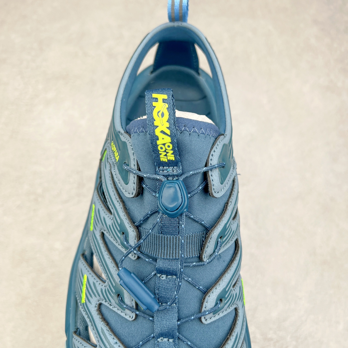 图片[5]-＃HK纯原 HOKA One One Hopara Sandals 霍帕拉系列水路两用溯溪涉水休闲户外露营凉鞋 作为先锋品牌的 HOKA ONE ONE总是以独特的方式 HOPA RA是一款溯溪鞋 又名排水鞋 可长期用于涉水和溯溪 保护脚底和脚趾的安全和舒适 鞋面材料速干 透气 耐磨 鞋底防滑 耐磨 抓地能力强 出于安全考虑 设计要求较高 涉水溯溪过程中 水 泥沙 可以直接从鞋内大孔排出 细纹鞋底使在岩石上抓地能力强 避免打滑 而上路后 鞋面具有快干透气等优点 尺码：36 36.5 37.5 38 39 40 40.5 41 42 42.5 43 44 45-选品中心