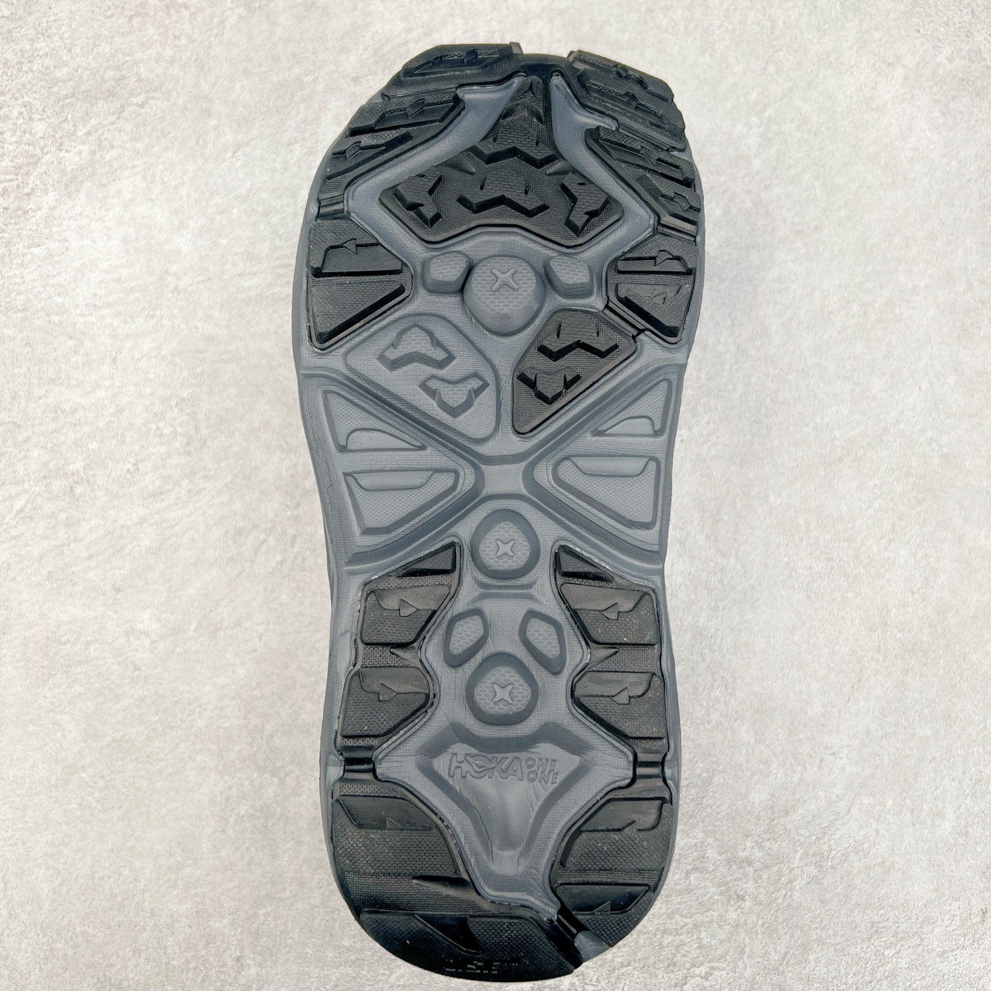 图片[9]-＃HK纯原 HOKA One One Hopara Sandals 霍帕拉系列水路两用溯溪涉水休闲户外露营凉鞋 作为先锋品牌的 HOKA ONE ONE总是以独特的方式 HOPA RA是一款溯溪鞋 又名排水鞋 可长期用于涉水和溯溪 保护脚底和脚趾的安全和舒适 鞋面材料速干 透气 耐磨 鞋底防滑 耐磨 抓地能力强 出于安全考虑 设计要求较高 涉水溯溪过程中 水 泥沙 可以直接从鞋内大孔排出 细纹鞋底使在岩石上抓地能力强 避免打滑 而上路后 鞋面具有快干透气等优点 尺码：36 36.5 37.5 38 39 40 40.5 41 42 42.5 43 44 45-选品中心