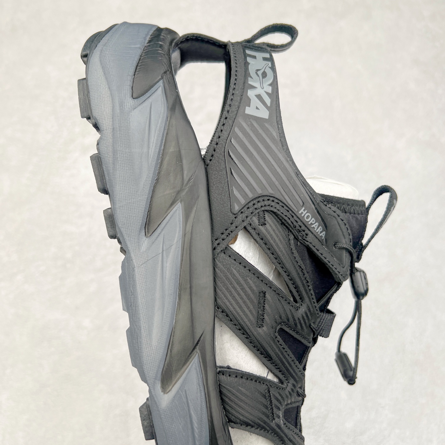 图片[6]-＃HK纯原 HOKA One One Hopara Sandals 霍帕拉系列水路两用溯溪涉水休闲户外露营凉鞋 作为先锋品牌的 HOKA ONE ONE总是以独特的方式 HOPA RA是一款溯溪鞋 又名排水鞋 可长期用于涉水和溯溪 保护脚底和脚趾的安全和舒适 鞋面材料速干 透气 耐磨 鞋底防滑 耐磨 抓地能力强 出于安全考虑 设计要求较高 涉水溯溪过程中 水 泥沙 可以直接从鞋内大孔排出 细纹鞋底使在岩石上抓地能力强 避免打滑 而上路后 鞋面具有快干透气等优点 尺码：36 36.5 37.5 38 39 40 40.5 41 42 42.5 43 44 45-选品中心