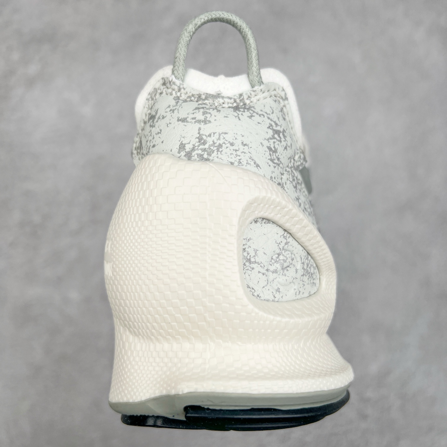 图片[8]-Ecco爱步男鞋新款运动鞋 跑鞋厚底增高老爹鞋 驱动系列全新款式 拼色拼接鞋面 时尚有型 牛皮与纺织品拼接 脚感舒适 出街有型 贴心套脚系带设计 舒适包裹双足 柔软细腻，亲肤透气 以摩托车粗犷胎纹为灵感 PU大底提供牵引性和支撑性 耐磨防滑提升稳定性 轻盈鞋底 舒适耐穿 户外出行 肆意洒脱 尺码：38 39 40 41 42 43 44（皮鞋码）-选品中心