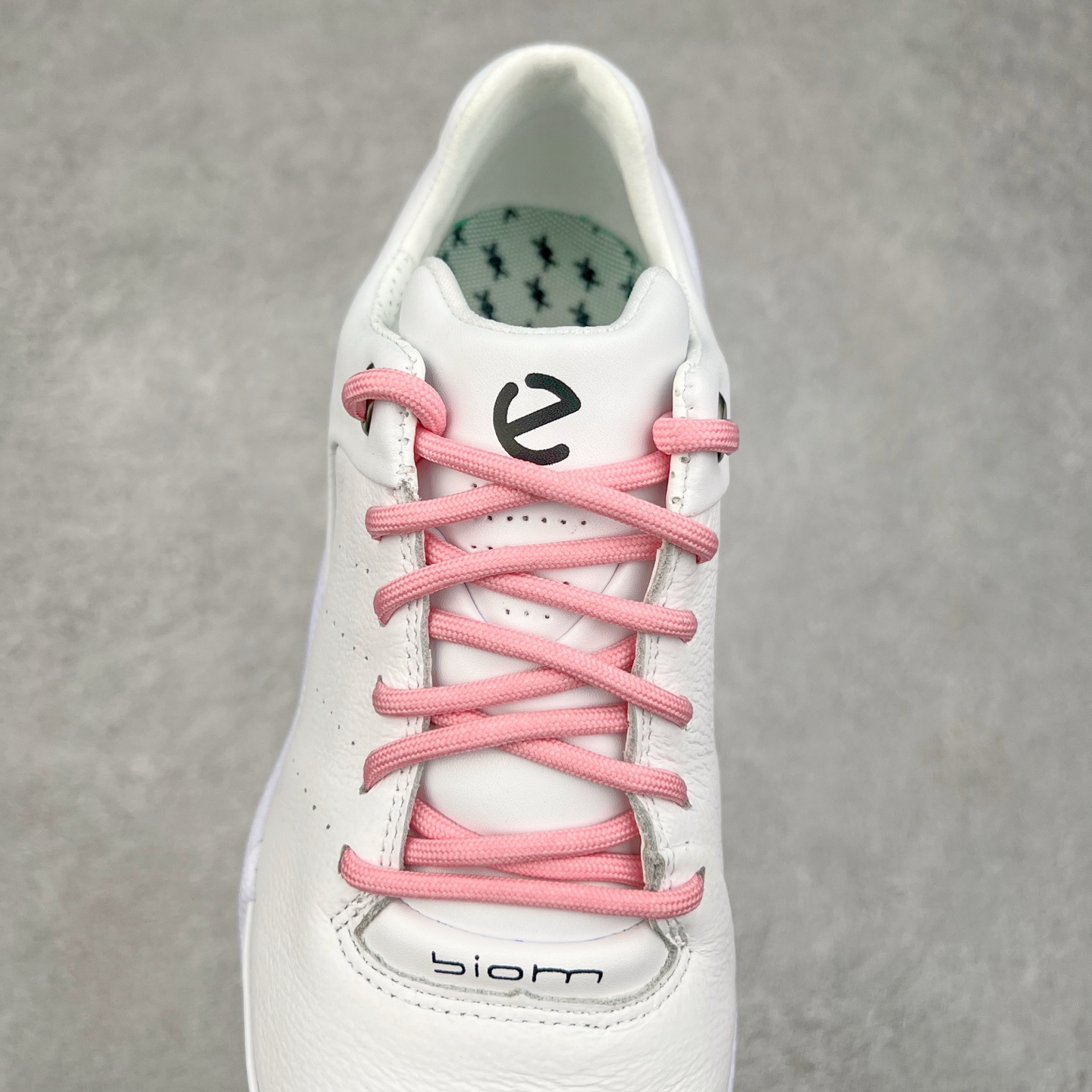 图片[5]-Ecco爱步男鞋新款运动鞋 跑鞋厚底增高老爹鞋 驱动系列全新款式 拼色拼接鞋面 时尚有型 牛皮与纺织品拼接 脚感舒适 出街有型 贴心套脚系带设计 舒适包裹双足 柔软细腻，亲肤透气 以摩托车粗犷胎纹为灵感 PU大底提供牵引性和支撑性 耐磨防滑提升稳定性 轻盈鞋底 舒适耐穿 户外出行 肆意洒脱 尺码：38 39 40 41 42 43 44（皮鞋码）-选品中心