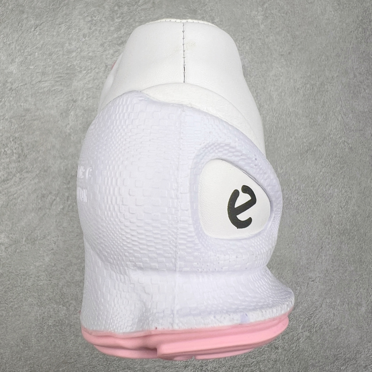 图片[8]-Ecco爱步男鞋新款运动鞋 跑鞋厚底增高老爹鞋 驱动系列全新款式 拼色拼接鞋面 时尚有型 牛皮与纺织品拼接 脚感舒适 出街有型 贴心套脚系带设计 舒适包裹双足 柔软细腻，亲肤透气 以摩托车粗犷胎纹为灵感 PU大底提供牵引性和支撑性 耐磨防滑提升稳定性 轻盈鞋底 舒适耐穿 户外出行 肆意洒脱 尺码：38 39 40 41 42 43 44（皮鞋码）-选品中心