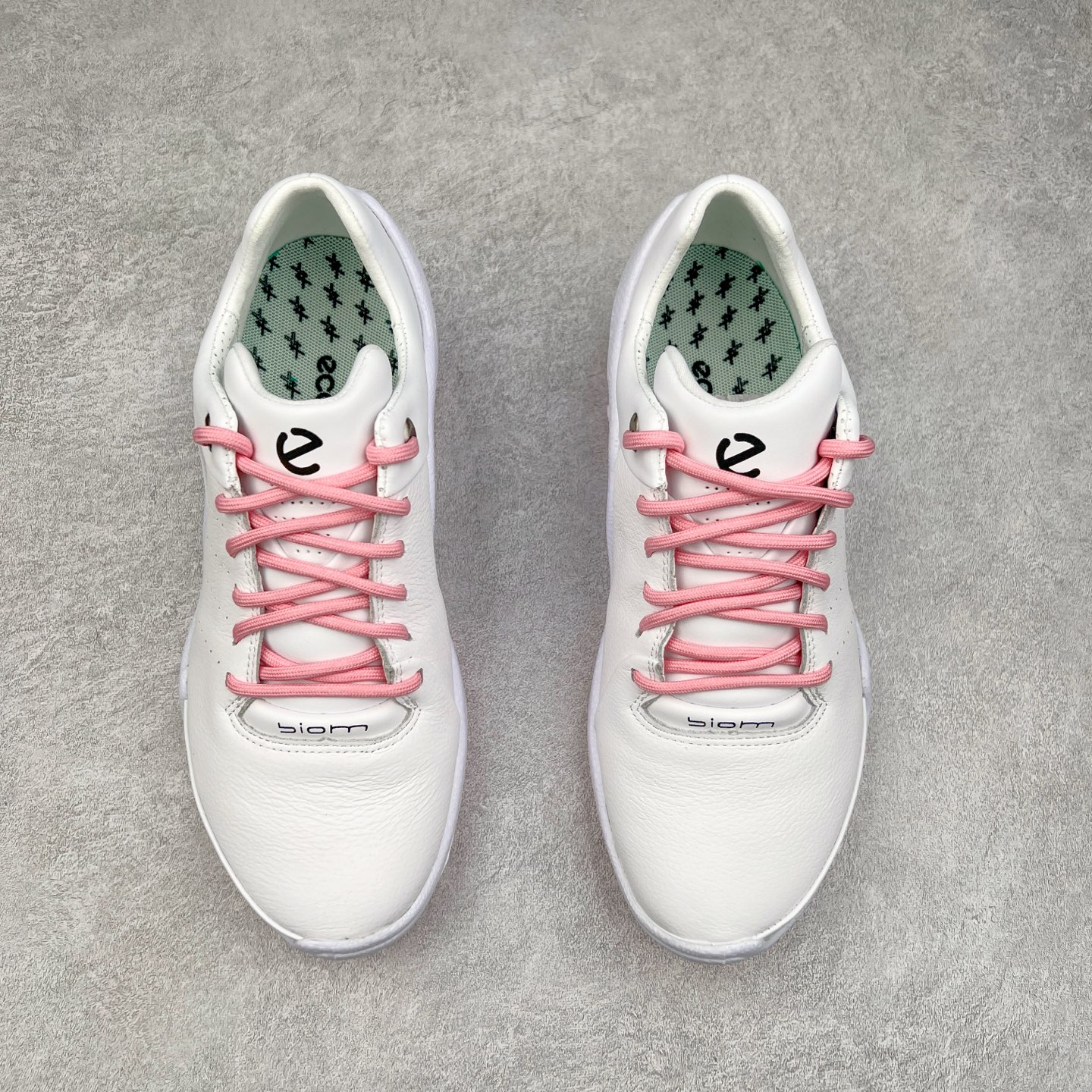 图片[2]-Ecco爱步男鞋新款运动鞋 跑鞋厚底增高老爹鞋 驱动系列全新款式 拼色拼接鞋面 时尚有型 牛皮与纺织品拼接 脚感舒适 出街有型 贴心套脚系带设计 舒适包裹双足 柔软细腻，亲肤透气 以摩托车粗犷胎纹为灵感 PU大底提供牵引性和支撑性 耐磨防滑提升稳定性 轻盈鞋底 舒适耐穿 户外出行 肆意洒脱 尺码：38 39 40 41 42 43 44（皮鞋码）-选品中心