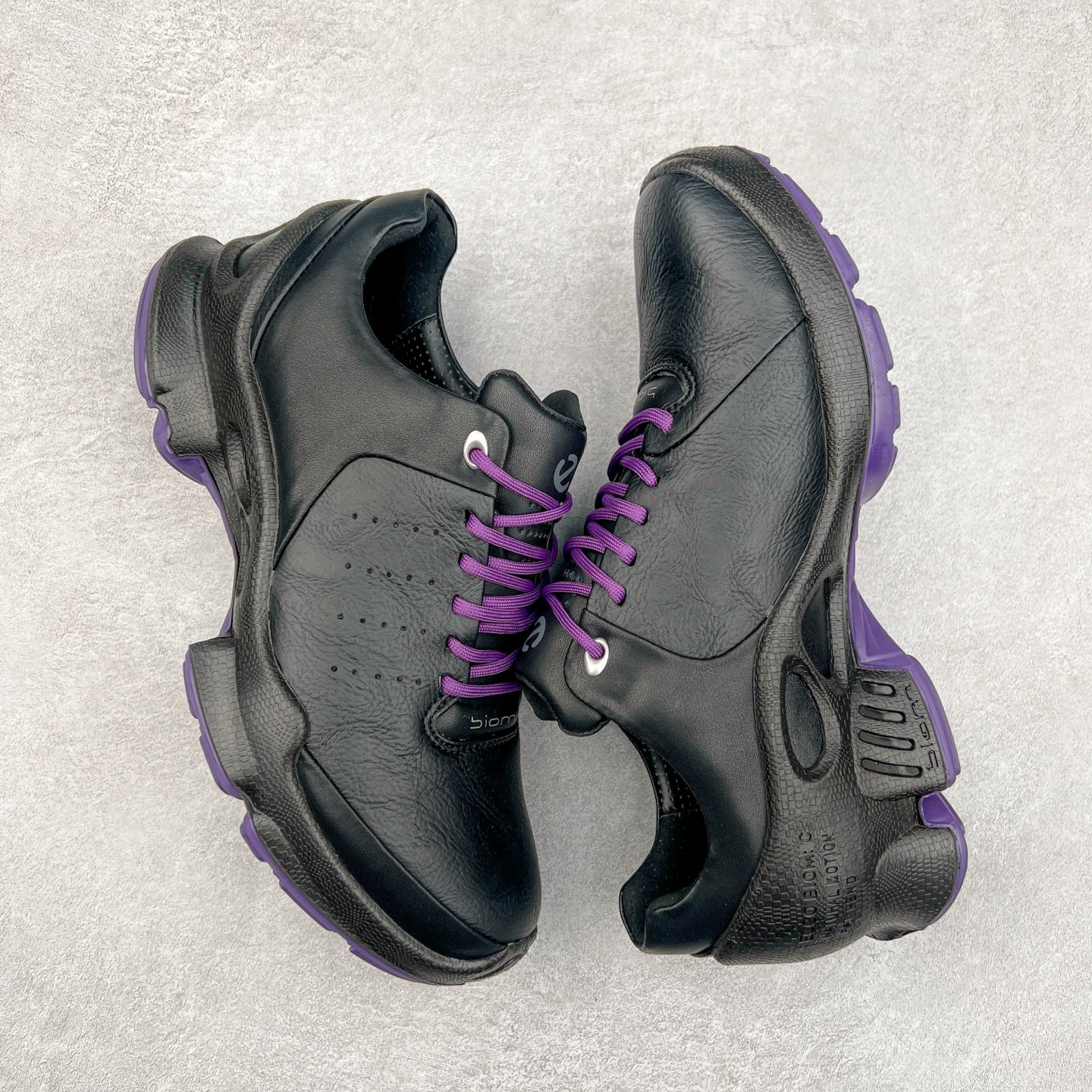 图片[3]-Ecco爱步男鞋新款运动鞋 跑鞋厚底增高老爹鞋 驱动系列全新款式 拼色拼接鞋面 时尚有型 牛皮与纺织品拼接 脚感舒适 出街有型 贴心套脚系带设计 舒适包裹双足 柔软细腻，亲肤透气 以摩托车粗犷胎纹为灵感 PU大底提供牵引性和支撑性 耐磨防滑提升稳定性 轻盈鞋底 舒适耐穿 户外出行 肆意洒脱 尺码：38 39 40 41 42 43 44（皮鞋码）-选品中心