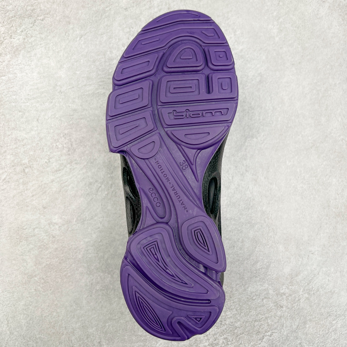 图片[9]-Ecco爱步男鞋新款运动鞋 跑鞋厚底增高老爹鞋 驱动系列全新款式 拼色拼接鞋面 时尚有型 牛皮与纺织品拼接 脚感舒适 出街有型 贴心套脚系带设计 舒适包裹双足 柔软细腻，亲肤透气 以摩托车粗犷胎纹为灵感 PU大底提供牵引性和支撑性 耐磨防滑提升稳定性 轻盈鞋底 舒适耐穿 户外出行 肆意洒脱 尺码：38 39 40 41 42 43 44（皮鞋码）-选品中心