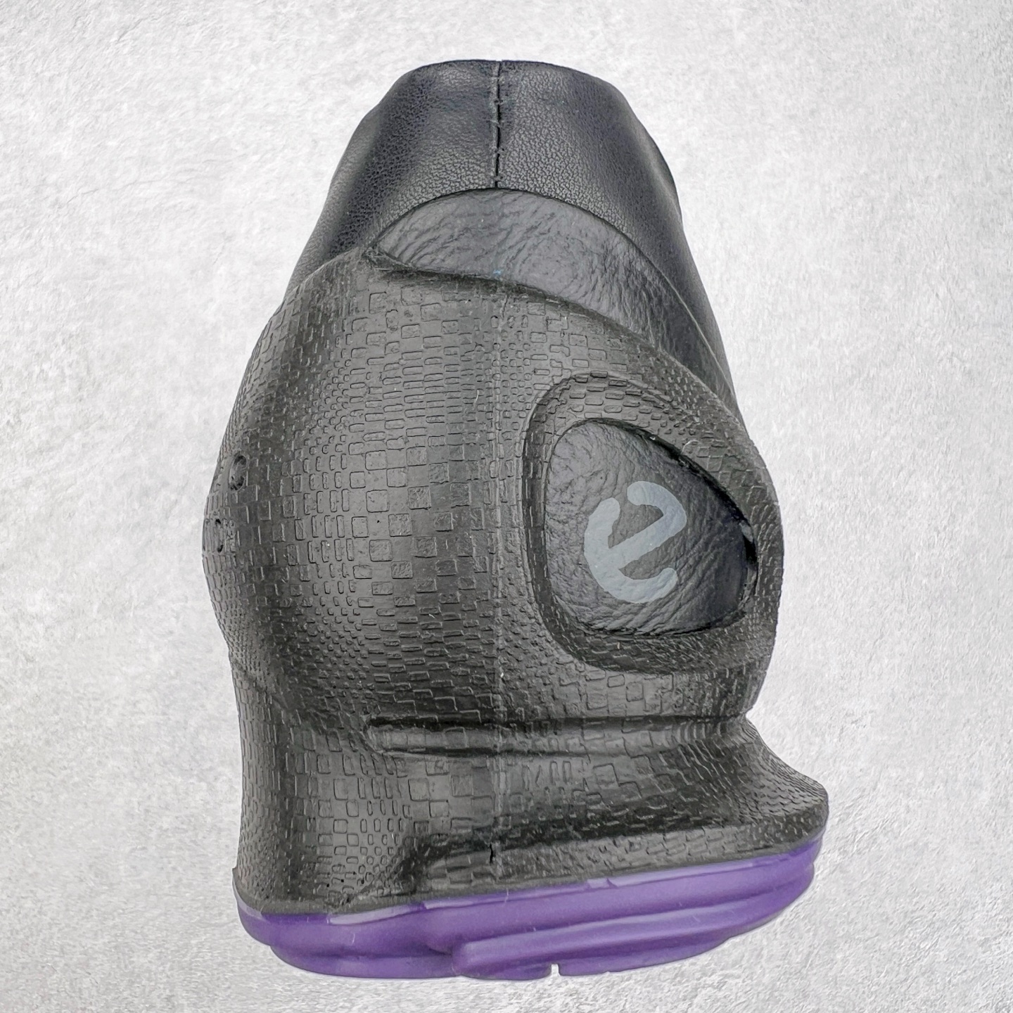 图片[8]-Ecco爱步男鞋新款运动鞋 跑鞋厚底增高老爹鞋 驱动系列全新款式 拼色拼接鞋面 时尚有型 牛皮与纺织品拼接 脚感舒适 出街有型 贴心套脚系带设计 舒适包裹双足 柔软细腻，亲肤透气 以摩托车粗犷胎纹为灵感 PU大底提供牵引性和支撑性 耐磨防滑提升稳定性 轻盈鞋底 舒适耐穿 户外出行 肆意洒脱 尺码：38 39 40 41 42 43 44（皮鞋码）-选品中心