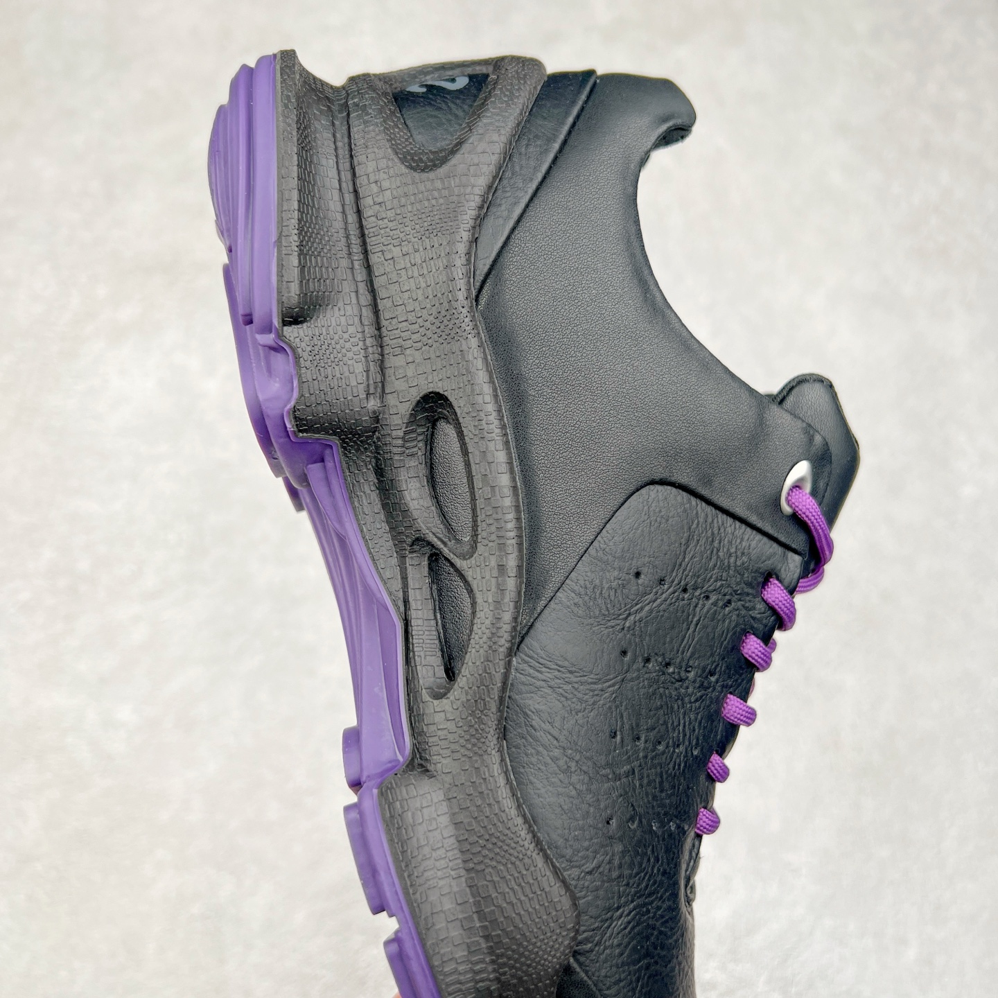 图片[6]-Ecco爱步男鞋新款运动鞋 跑鞋厚底增高老爹鞋 驱动系列全新款式 拼色拼接鞋面 时尚有型 牛皮与纺织品拼接 脚感舒适 出街有型 贴心套脚系带设计 舒适包裹双足 柔软细腻，亲肤透气 以摩托车粗犷胎纹为灵感 PU大底提供牵引性和支撑性 耐磨防滑提升稳定性 轻盈鞋底 舒适耐穿 户外出行 肆意洒脱 尺码：38 39 40 41 42 43 44（皮鞋码）-选品中心