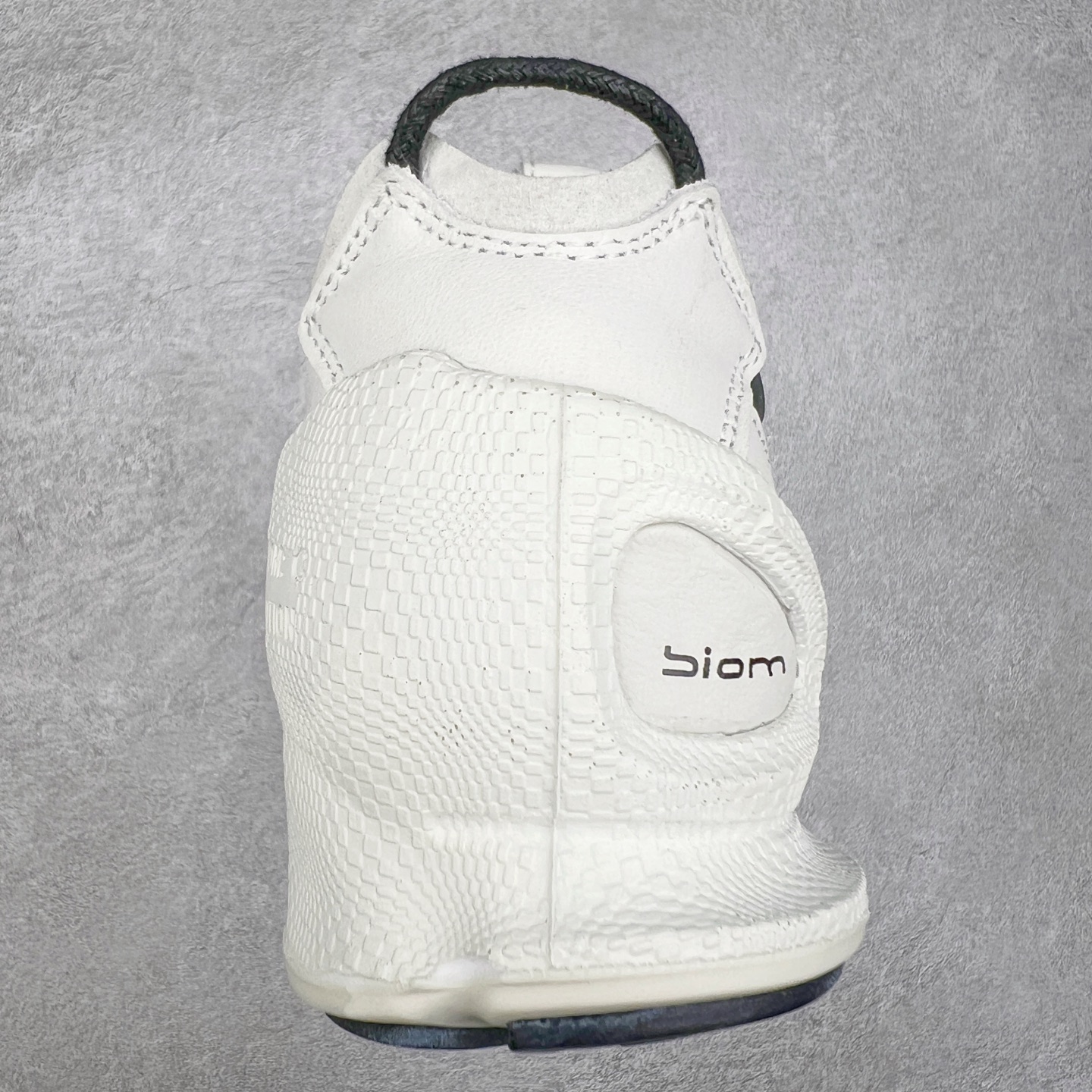 图片[8]-Ecco爱步男鞋新款运动鞋 跑鞋厚底增高老爹鞋 驱动系列全新款式 拼色拼接鞋面 时尚有型 牛皮与纺织品拼接 脚感舒适 出街有型 贴心套脚系带设计 舒适包裹双足 柔软细腻，亲肤透气 以摩托车粗犷胎纹为灵感 PU大底提供牵引性和支撑性 耐磨防滑提升稳定性 轻盈鞋底 舒适耐穿 户外出行 肆意洒脱 尺码：38 39 40 41 42 43 44（皮鞋码）-选品中心