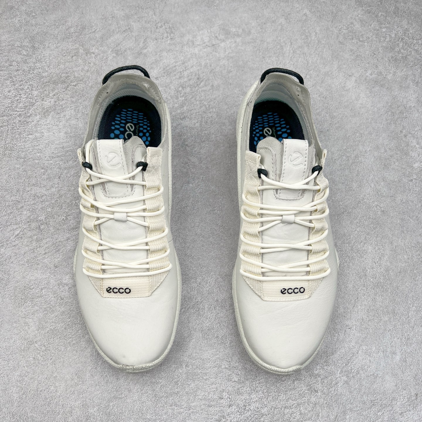 图片[2]-Ecco爱步男鞋新款运动鞋 跑鞋厚底增高老爹鞋 驱动系列全新款式 拼色拼接鞋面 时尚有型 牛皮与纺织品拼接 脚感舒适 出街有型 贴心套脚系带设计 舒适包裹双足 柔软细腻，亲肤透气 以摩托车粗犷胎纹为灵感 PU大底提供牵引性和支撑性 耐磨防滑提升稳定性 轻盈鞋底 舒适耐穿 户外出行 肆意洒脱 尺码：38 39 40 41 42 43 44（皮鞋码）-选品中心