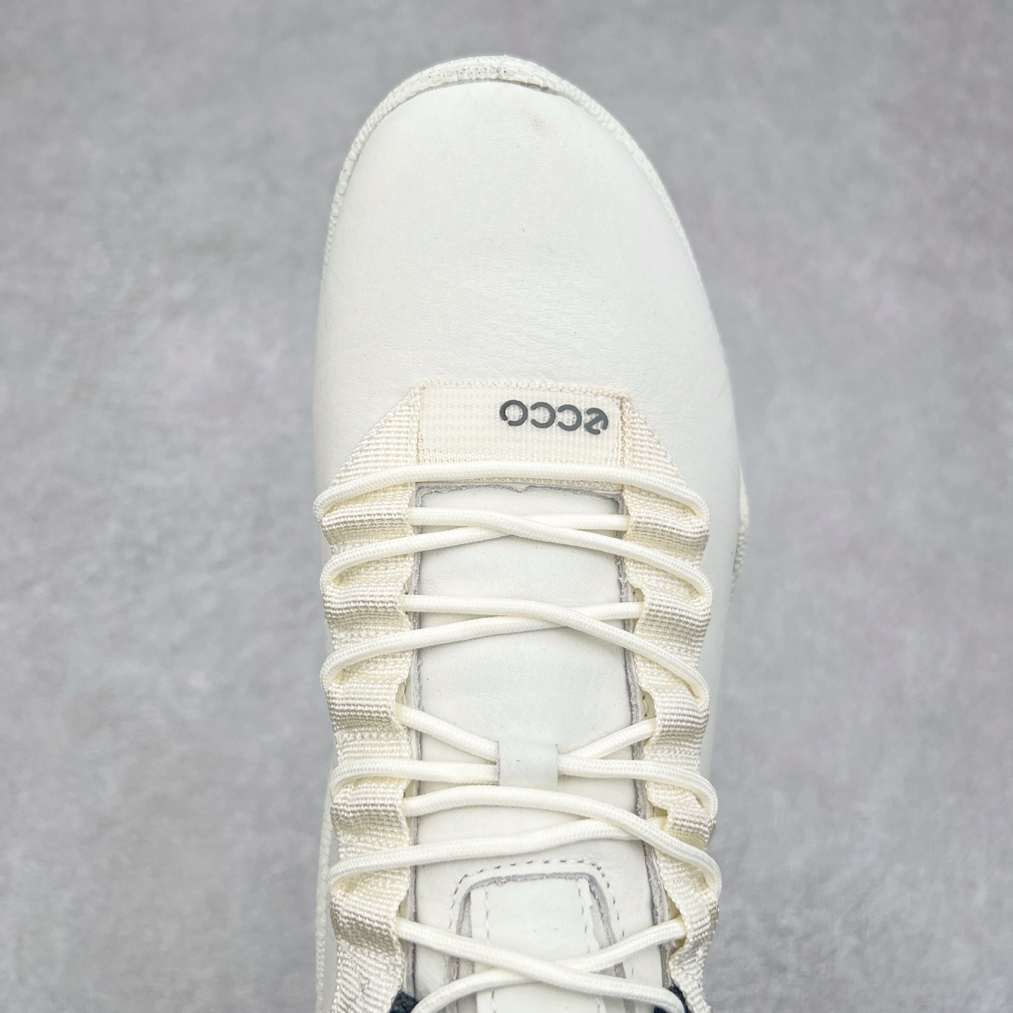 图片[4]-Ecco爱步男鞋新款运动鞋 跑鞋厚底增高老爹鞋 驱动系列全新款式 拼色拼接鞋面 时尚有型 牛皮与纺织品拼接 脚感舒适 出街有型 贴心套脚系带设计 舒适包裹双足 柔软细腻，亲肤透气 以摩托车粗犷胎纹为灵感 PU大底提供牵引性和支撑性 耐磨防滑提升稳定性 轻盈鞋底 舒适耐穿 户外出行 肆意洒脱 尺码：38 39 40 41 42 43 44（皮鞋码）-选品中心