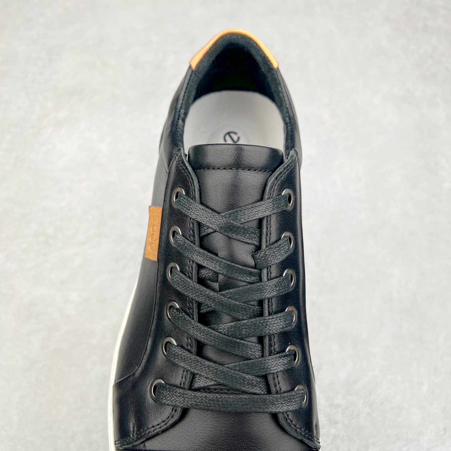 图片[5]-Ecco爱步男鞋新款运动鞋 跑鞋厚底增高老爹鞋 驱动系列全新款式 拼色拼接鞋面 时尚有型 牛皮与纺织品拼接 脚感舒适 出街有型 贴心套脚系带设计 舒适包裹双足 柔软细腻，亲肤透气 以摩托车粗犷胎纹为灵感 PU大底提供牵引性和支撑性 耐磨防滑提升稳定性 轻盈鞋底 舒适耐穿 户外出行 肆意洒脱 尺码：38 39 40 41 42 43 44（皮鞋码）-选品中心