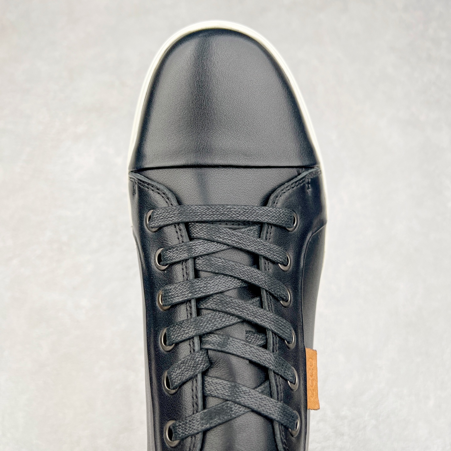 图片[4]-Ecco爱步男鞋新款运动鞋 跑鞋厚底增高老爹鞋 驱动系列全新款式 拼色拼接鞋面 时尚有型 牛皮与纺织品拼接 脚感舒适 出街有型 贴心套脚系带设计 舒适包裹双足 柔软细腻，亲肤透气 以摩托车粗犷胎纹为灵感 PU大底提供牵引性和支撑性 耐磨防滑提升稳定性 轻盈鞋底 舒适耐穿 户外出行 肆意洒脱 尺码：38 39 40 41 42 43 44（皮鞋码）-选品中心