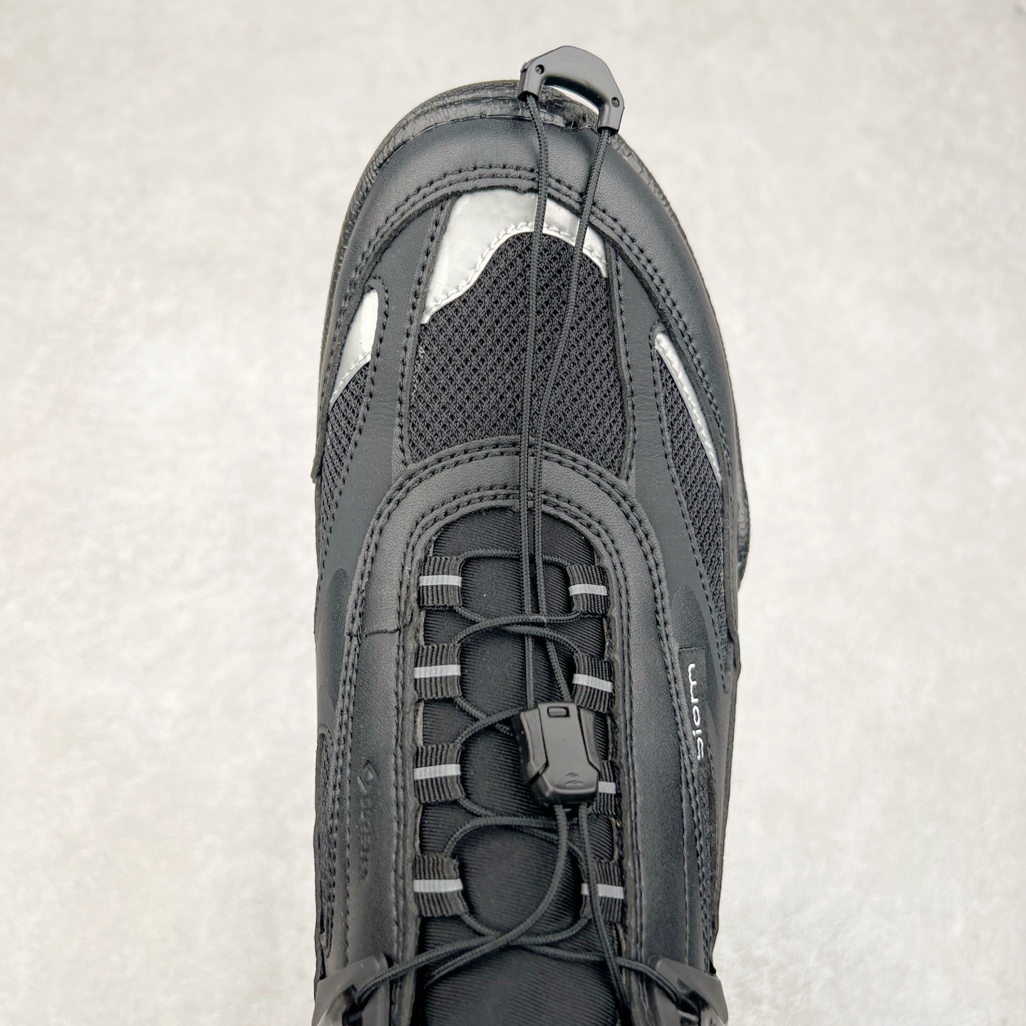 图片[4]-Ecco爱步男鞋新款运动鞋 跑鞋厚底增高老爹鞋 驱动系列全新款式 拼色拼接鞋面 时尚有型 牛皮与纺织品拼接 脚感舒适 出街有型 贴心套脚系带设计 舒适包裹双足 柔软细腻，亲肤透气 以摩托车粗犷胎纹为灵感 PU大底提供牵引性和支撑性 耐磨防滑提升稳定性 轻盈鞋底 舒适耐穿 户外出行 肆意洒脱 尺码：38 39 40 41 42 43 44（皮鞋码）-选品中心