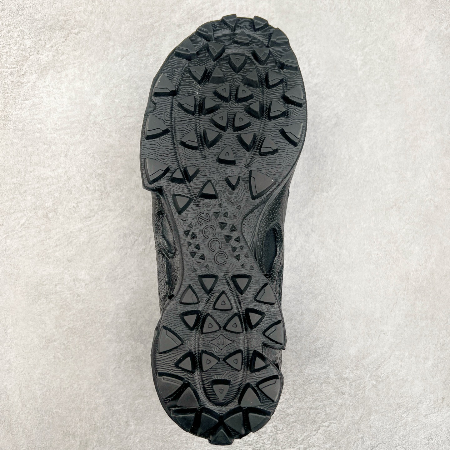 图片[9]-Ecco爱步男鞋新款运动鞋 跑鞋厚底增高老爹鞋 驱动系列全新款式 拼色拼接鞋面 时尚有型 牛皮与纺织品拼接 脚感舒适 出街有型 贴心套脚系带设计 舒适包裹双足 柔软细腻，亲肤透气 以摩托车粗犷胎纹为灵感 PU大底提供牵引性和支撑性 耐磨防滑提升稳定性 轻盈鞋底 舒适耐穿 户外出行 肆意洒脱 尺码：38 39 40 41 42 43 44（皮鞋码）-选品中心