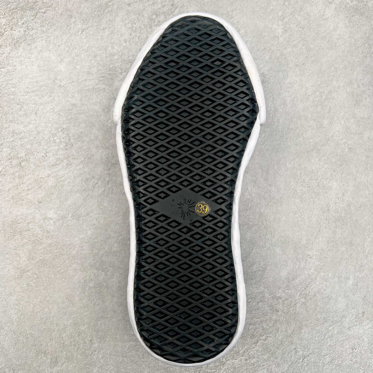 图片[9]-＃原厂 MMY/Maison MIHARA YASUHIRO Wayne Original Sole Leather Low Sneaker贝壳头版变形溶解雪糕底低帮百搭休闲运动板鞋 余文乐挚爱单品 复古溶解风 日本概念时装设计师･三原康裕品牌广东原产 原楦原纸版开发楦型 全新开发双模一次发泡点位气孔EVA中底 底部嵌入组合RB橡胶耐磨大底 采用全粒面头层皮革鞋面材质 正确织麦及包装盒 清晰后跟电绣LOGO 注意区别普通版本‼️尺码：35-45 偏大一码-选品中心