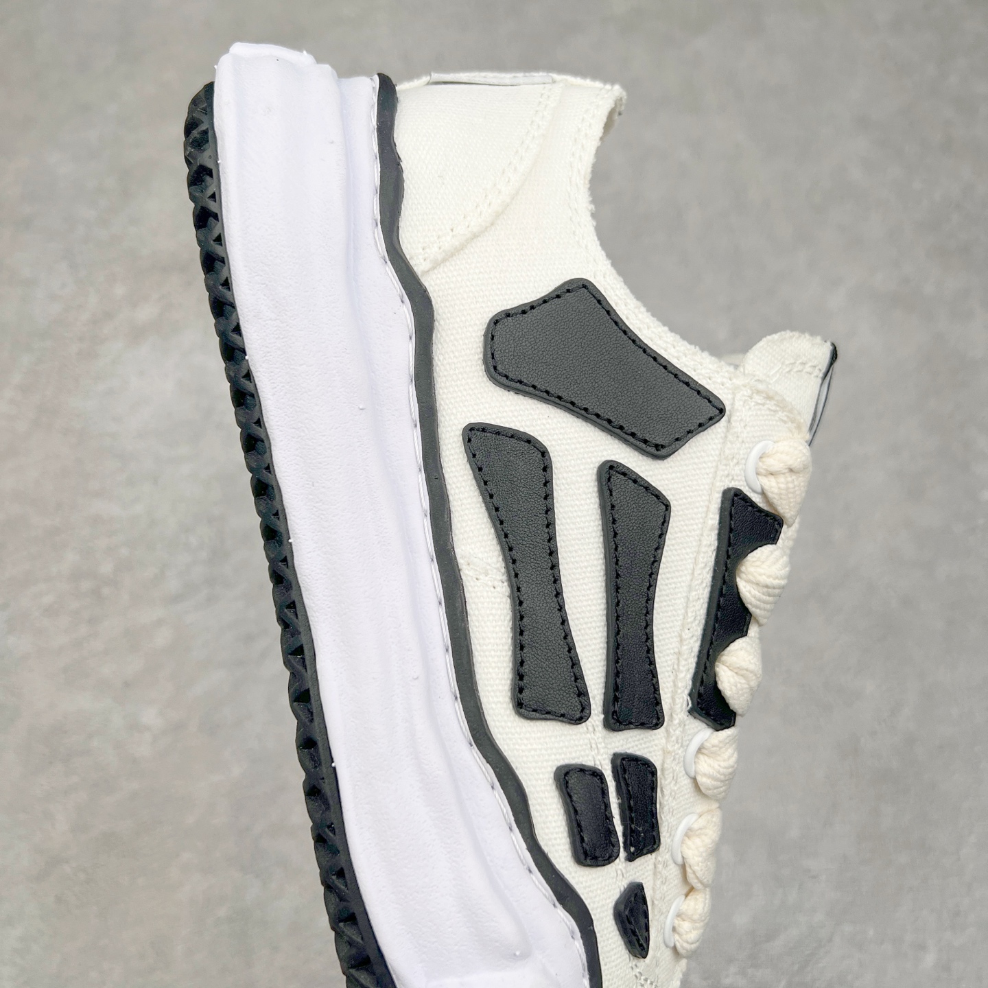 图片[6]-＃原厂 MMY/Maison MIHARA YASUHIRO Wayne Original Sole Leather Low Sneaker贝壳头版变形溶解雪糕底低帮百搭休闲运动板鞋 余文乐挚爱单品 复古溶解风 日本概念时装设计师･三原康裕品牌广东原产 原楦原纸版开发楦型 全新开发双模一次发泡点位气孔EVA中底 底部嵌入组合RB橡胶耐磨大底 采用全粒面头层皮革鞋面材质 正确织麦及包装盒 清晰后跟电绣LOGO 注意区别普通版本‼️尺码：35-45 偏大一码-选品中心