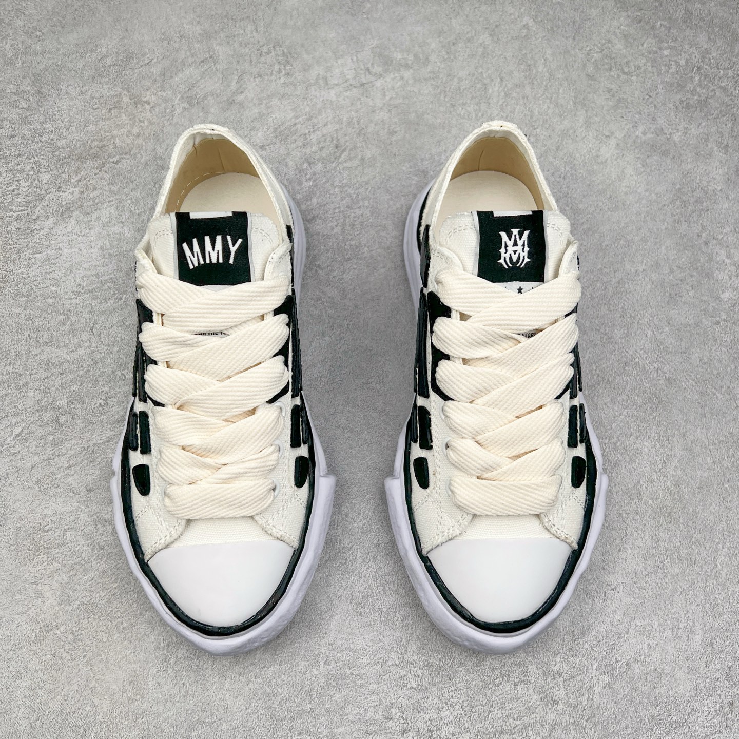 图片[2]-＃原厂 MMY/Maison MIHARA YASUHIRO Wayne Original Sole Leather Low Sneaker贝壳头版变形溶解雪糕底低帮百搭休闲运动板鞋 余文乐挚爱单品 复古溶解风 日本概念时装设计师･三原康裕品牌广东原产 原楦原纸版开发楦型 全新开发双模一次发泡点位气孔EVA中底 底部嵌入组合RB橡胶耐磨大底 采用全粒面头层皮革鞋面材质 正确织麦及包装盒 清晰后跟电绣LOGO 注意区别普通版本‼️尺码：35-45 偏大一码-选品中心