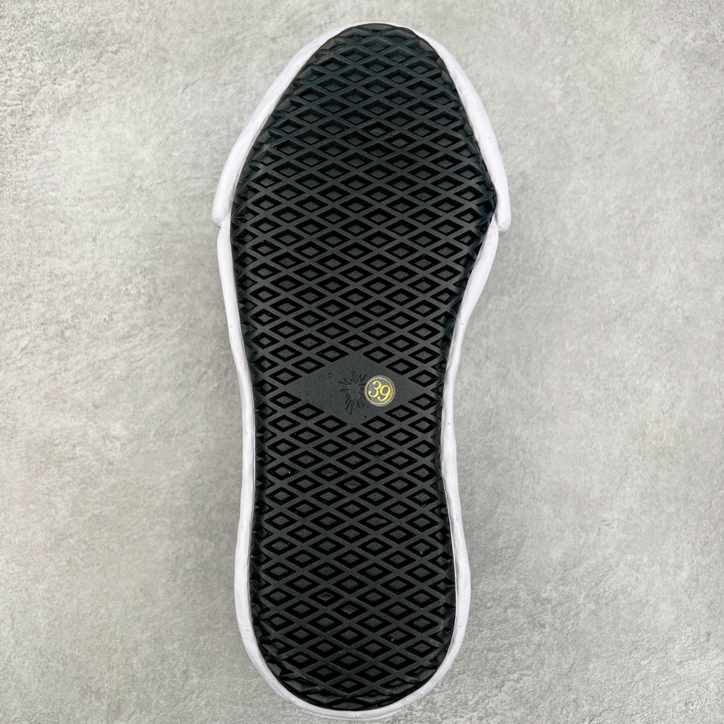 图片[9]-＃原厂 MMY/Maison MIHARA YASUHIRO Wayne Original Sole Leather Low Sneaker贝壳头版变形溶解雪糕底低帮百搭休闲运动板鞋 余文乐挚爱单品 复古溶解风 日本概念时装设计师･三原康裕品牌广东原产 原楦原纸版开发楦型 全新开发双模一次发泡点位气孔EVA中底 底部嵌入组合RB橡胶耐磨大底 采用全粒面头层皮革鞋面材质 正确织麦及包装盒 清晰后跟电绣LOGO 注意区别普通版本‼️尺码：35-45 偏大一码-选品中心