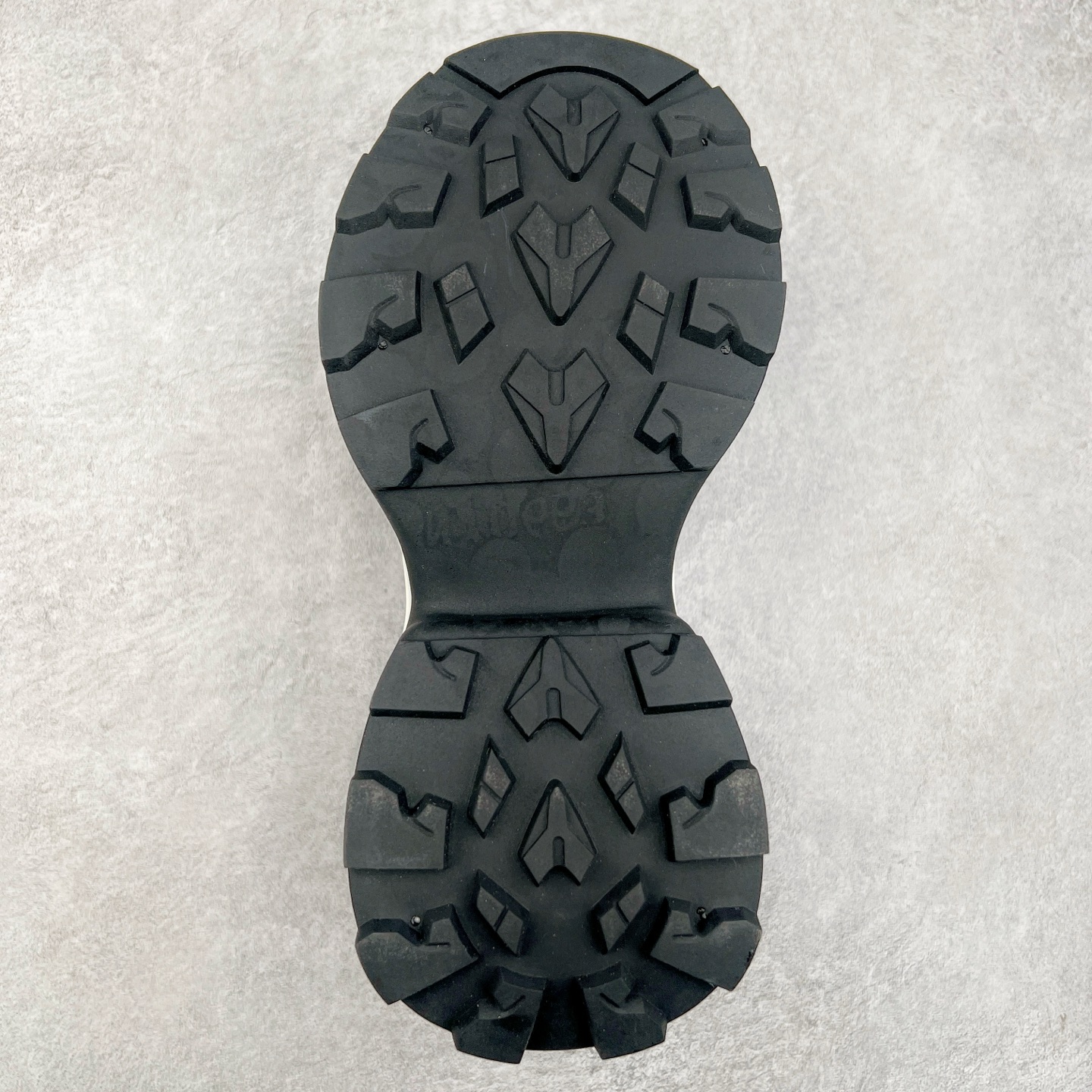 图片[9]-GG-CC Chunky Low 休闲运动老爹鞋 #广东大厂出品 完美细节 25ss早春新款 大长腿 时髦look轻松定格 不费力展现率性氛围 酷帅机能风不规则设计大底 GGcc杏银红色拼色造型设计 轻便舒适百搭 不管怎么搭都敲好看~尺码：35 36 37 38 39 40-选品中心