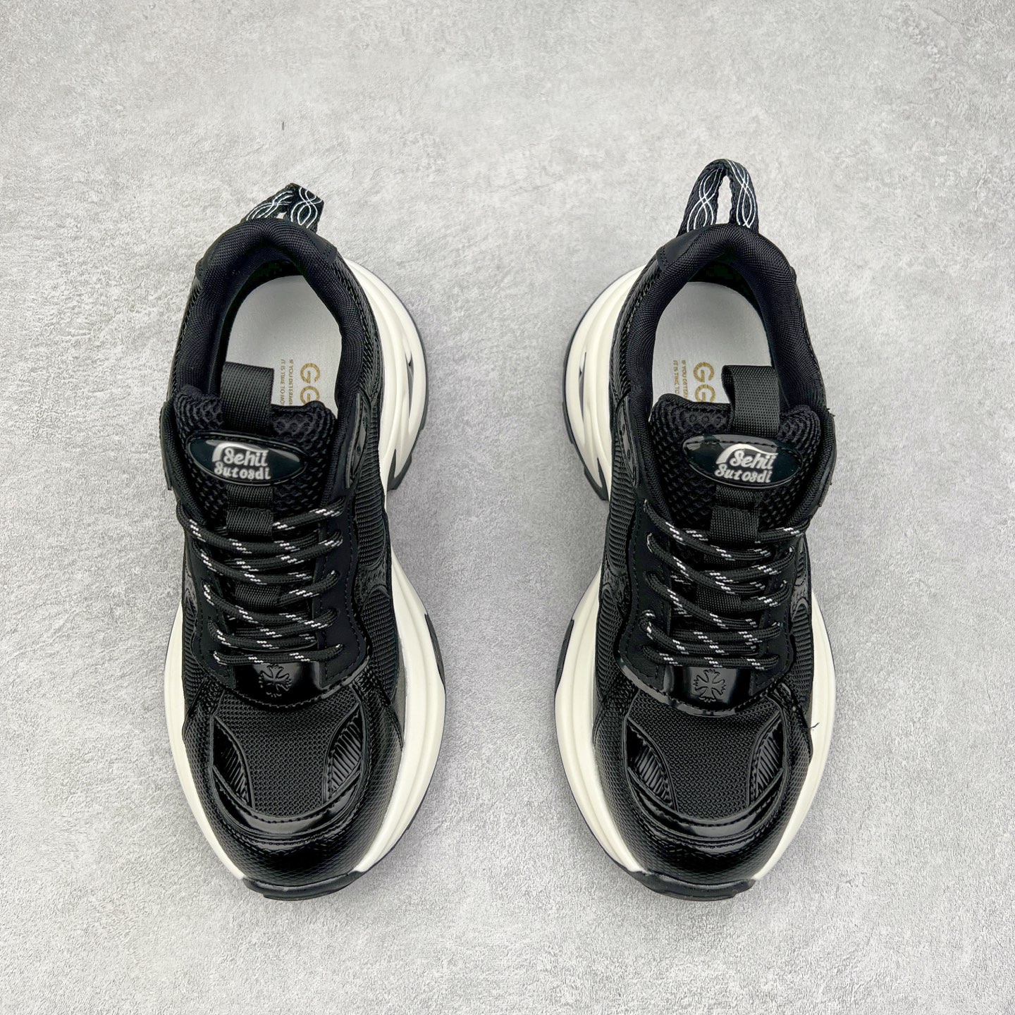 图片[2]-GG-CC Chunky Low 休闲运动老爹鞋 #广东大厂出品 完美细节 25ss早春新款 大长腿 时髦look轻松定格 不费力展现率性氛围 酷帅机能风不规则设计大底 GGcc杏银红色拼色造型设计 轻便舒适百搭 不管怎么搭都敲好看~尺码：35 36 37 38 39 40-选品中心