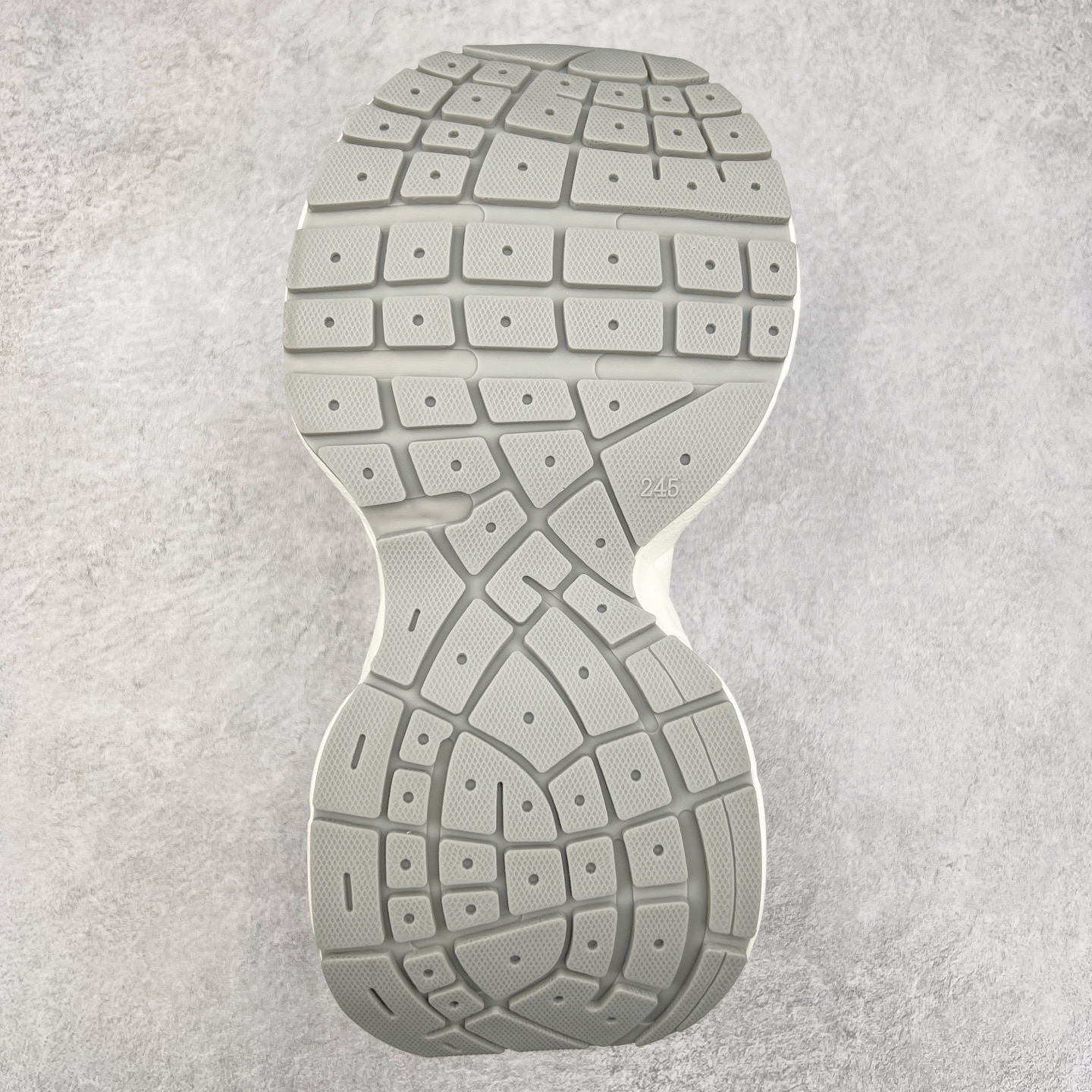 图片[9]-GG-CC Chunky Low 休闲运动老爹鞋 #广东大厂出品 完美细节 25ss早春新款 大长腿 时髦look轻松定格 不费力展现率性氛围 酷帅机能风不规则设计大底 GGcc杏银红色拼色造型设计 轻便舒适百搭 不管怎么搭都敲好看~尺码：35 36 37 38 39 40-选品中心