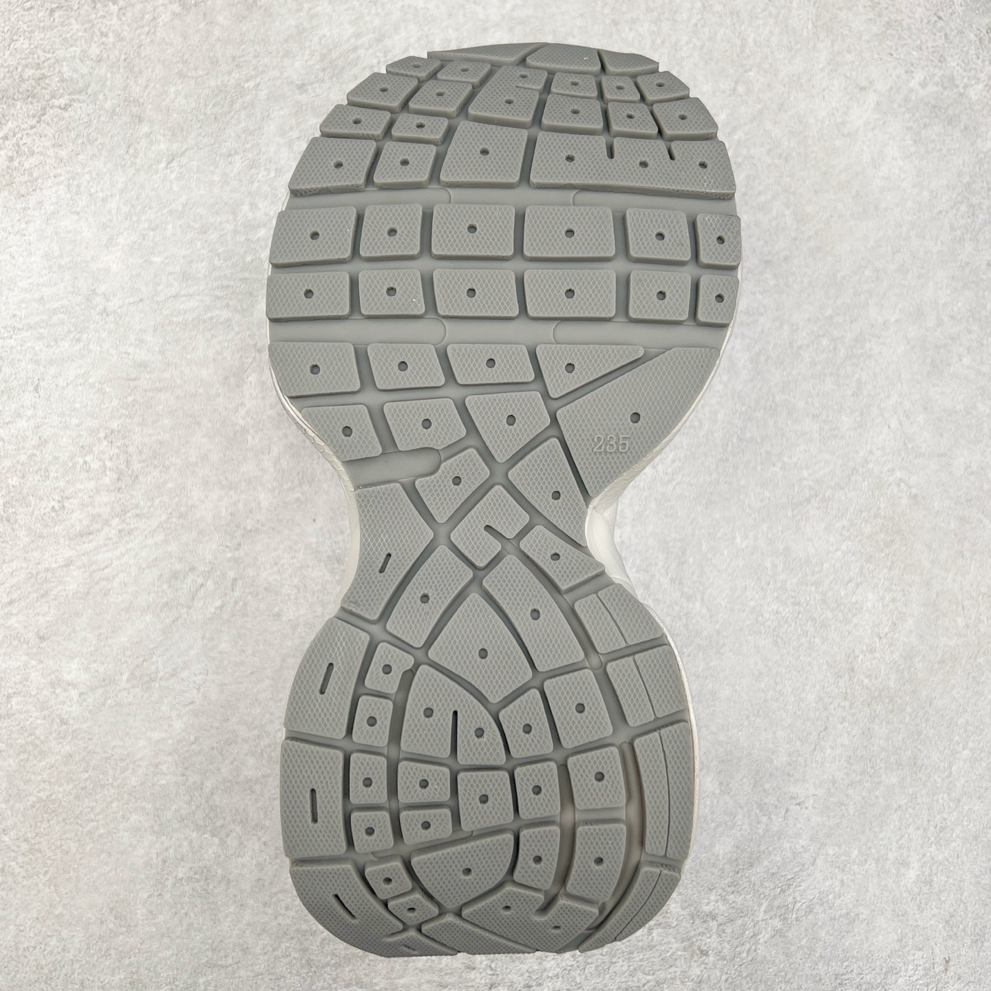 图片[9]-GG-CC Chunky Low 休闲运动老爹鞋 #广东大厂出品 完美细节 25ss早春新款 大长腿 时髦look轻松定格 不费力展现率性氛围 酷帅机能风不规则设计大底 GGcc杏银红色拼色造型设计 轻便舒适百搭 不管怎么搭都敲好看~尺码：35 36 37 38 39 40-选品中心