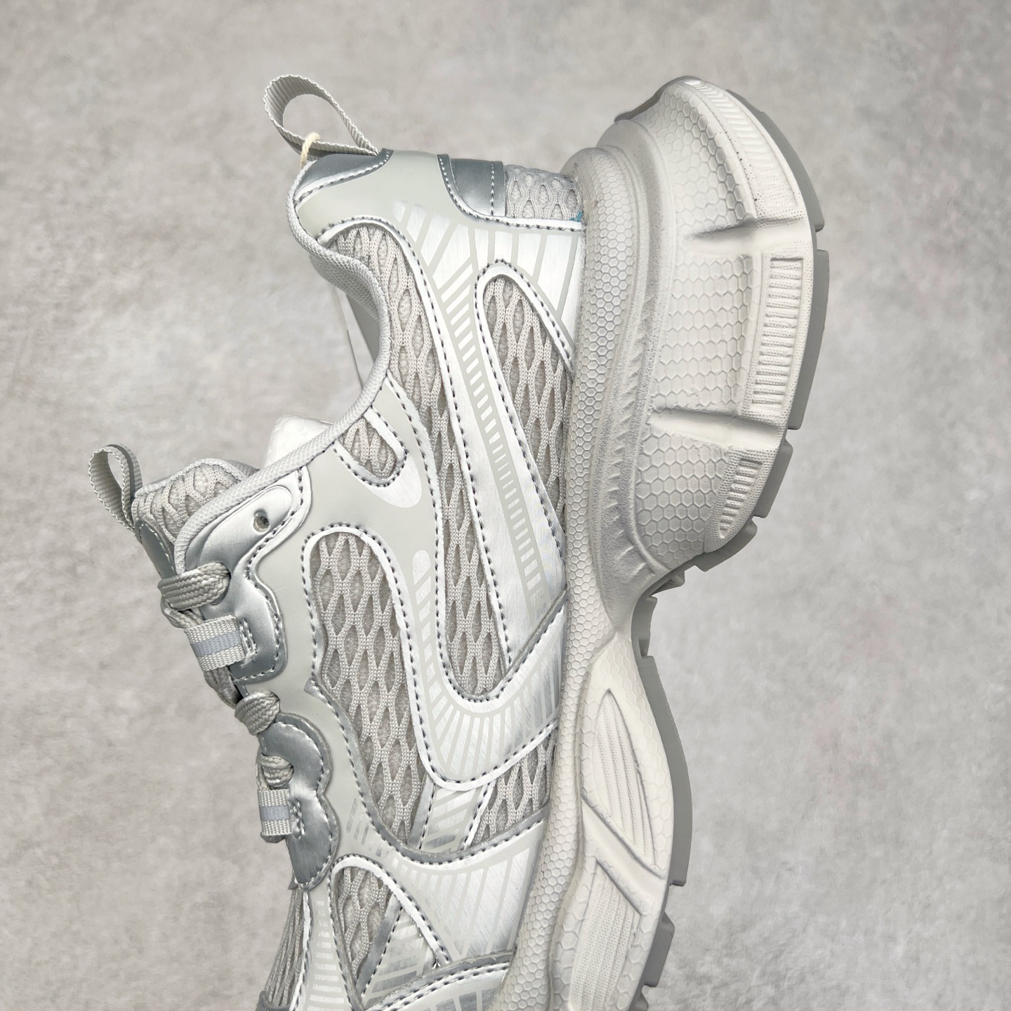 图片[7]-GG-CC Chunky Low 休闲运动老爹鞋 #广东大厂出品 完美细节 25ss早春新款 大长腿 时髦look轻松定格 不费力展现率性氛围 酷帅机能风不规则设计大底 GGcc杏银红色拼色造型设计 轻便舒适百搭 不管怎么搭都敲好看~尺码：35 36 37 38 39 40-选品中心