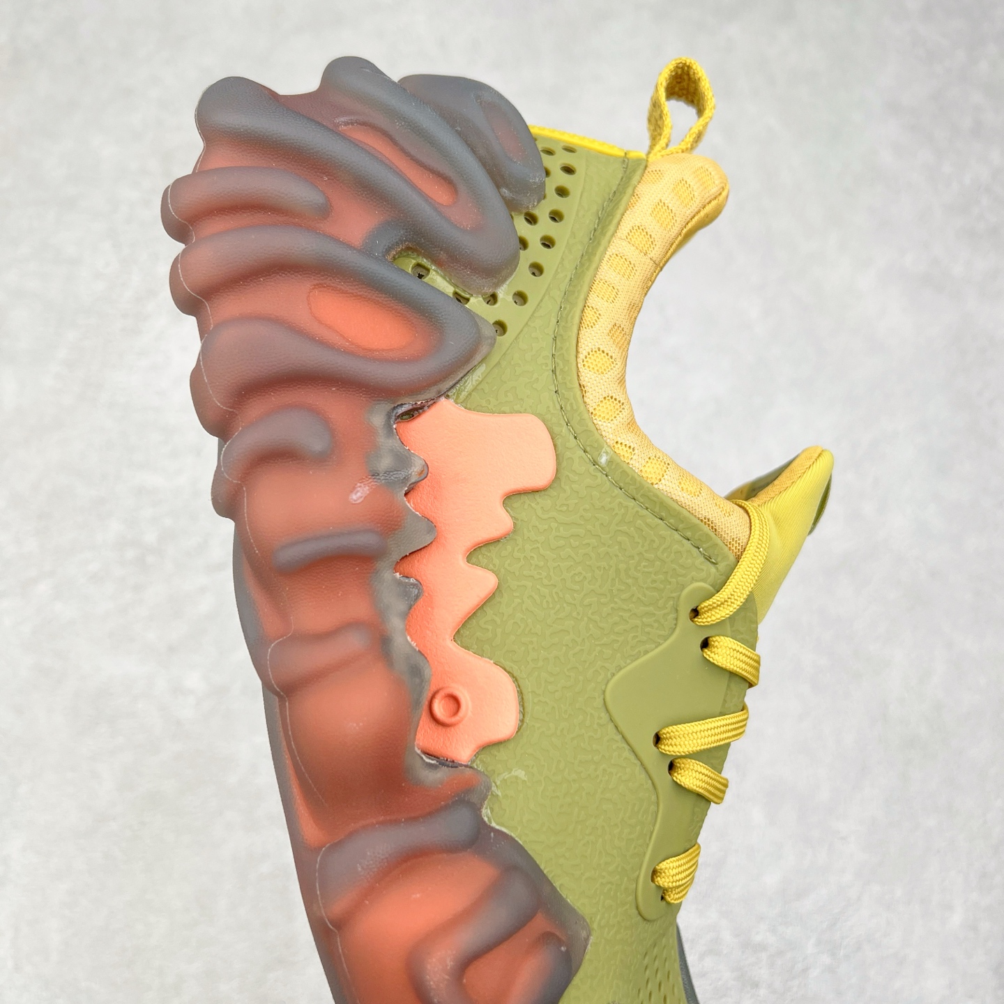 图片[6]-＃DG莞产 Salehe Bembury x Crocs Pollex Juniper 卡骆驰联名款经典简约休闲沙滩洞洞拖鞋凉鞋 透明防水袋包装 注意配件需单独购买 超轻Croslite专利材料打造 鞋面更加耐用易清洗 该鞋款轻盈舒适 2002年 经典克骆格诞生 秉承外形简单 穿着舒适的初衷 不断为消费者带来舒适的穿着体验 穿出“趣”味 鞋面洞洞可搭彰显个性的智必星 一鞋两穿 可调节式后跟带增添鞋身的稳固性能 放前面变成愜意舒适的凉拖 放后面行走跑跳更加稳妥 Croslite ™材料 封闭式细胞树脂 能够在体温作用下自动变形以适应脚部形状 涉水性优秀的同时易于清洁 抓地力强 不易打滑 Crocs的核心理念：轻便 灵活 全方位的舒适感 同步官方尺码：M4（36-37） M5（37-38）M6（38-39）M7（39-40）M8（41-42）M9（42-43）M10（43-44）M11（45-46）-选品中心