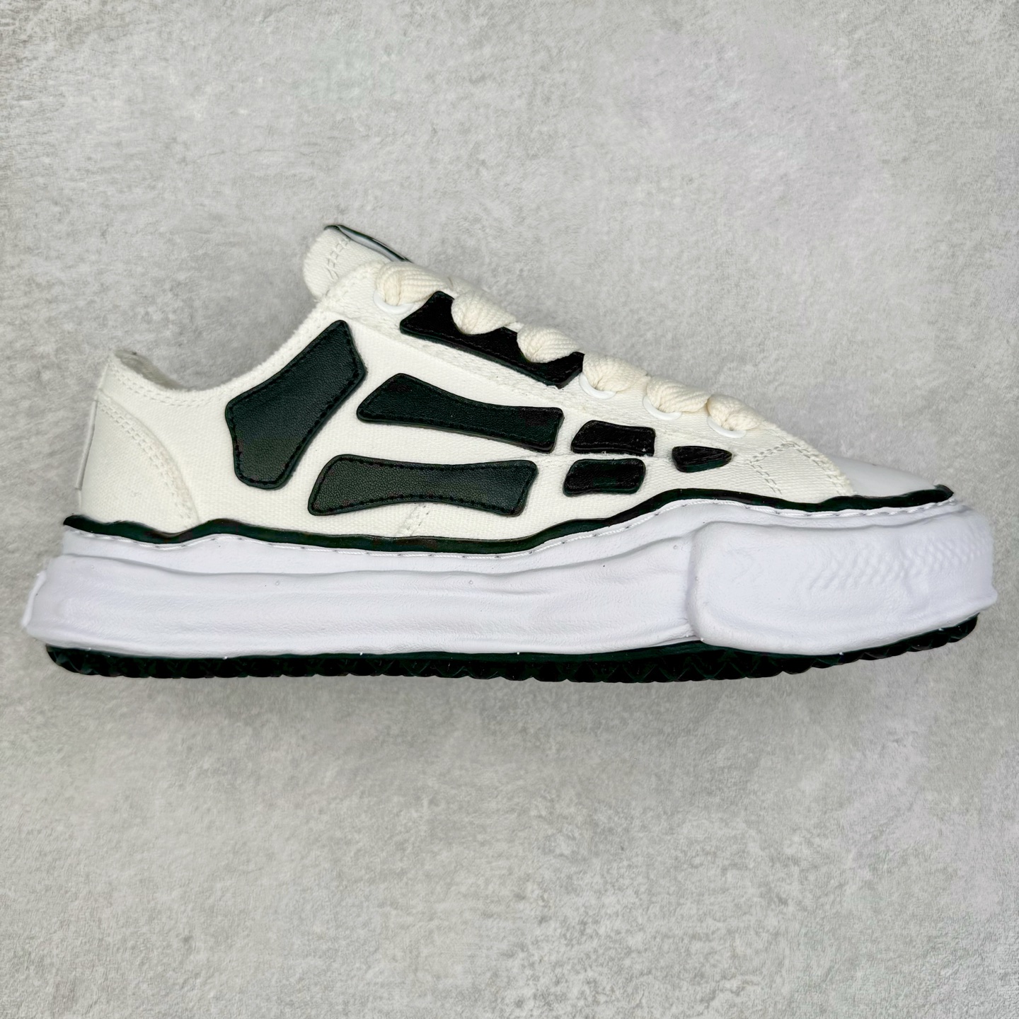 ＃原厂 MMY/Maison MIHARA YASUHIRO Wayne Original Sole Leather Low Sneaker贝壳头版变形溶解雪糕底低帮百搭休闲运动板鞋 余文乐挚爱单品 复古溶解风 日本概念时装设计师･三原康裕品牌广东原产 原楦原纸版开发楦型 全新开发双模一次发泡点位气孔EVA中底 底部嵌入组合RB橡胶耐磨大底 采用全粒面头层皮革鞋面材质 正确织麦及包装盒 清晰后跟电绣LOGO 注意区别普通版本‼️尺码：35-45 偏大一码-选品中心