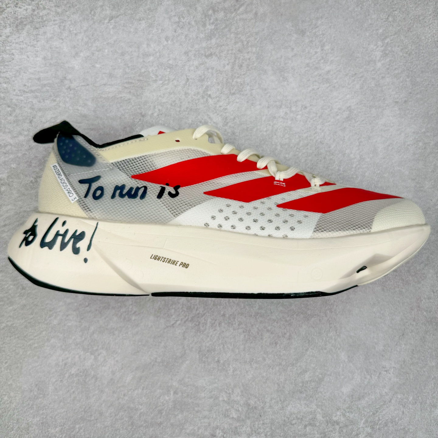 AD Adizero Adios Pro 3 马拉松竞速专业跑鞋 GW7261 CELERMESH针织网面非常轻薄 纤维间的缝隙很大 可以保证跑步时的透气、排汗效果 鞋舌直接与两侧的内衬和鞋底连接在一起 在跑步过程中不会被鞋舌的左右移动所困扰 在标准鞋带孔的基础上再拓宽一组鞋带孔 适合不同脚型的需求 突破性 EnergyRods 技术，有助于跑者实现更好的成绩 中底独特的LIGHTSTRIKE PRO泡棉材质 微弹感觉在跑步过程中给予了良好的支撑体验 对于顶级精英和高水平进阶跑者来说 ADIOS PRO是一双值得信赖的竞速比赛用鞋 尺码：36 36.5 37.5 38 38.5 39 40 40.5 41 42 42.5 43 44 44.5 45-选品中心