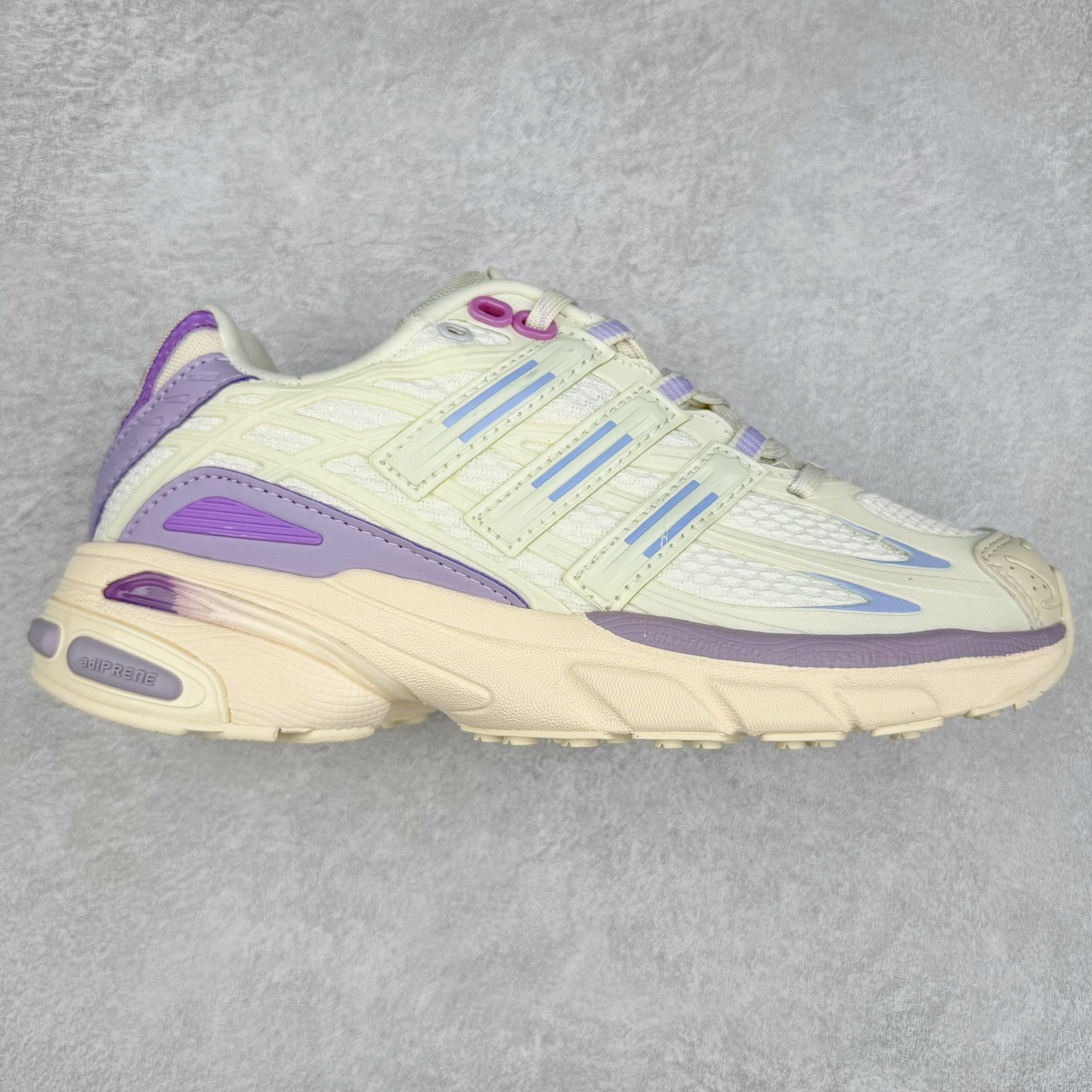 AD Originals ADISTAR CUSHION 白色 此款以简约大方的造型设计，给人以随性休闲的时尚格调，穿着舒适轻便，运动灵活自如，满足日常个性穿搭。货号：IH0278 尺码：35.5 36 36.5 37 38 38.5 39 40 40.5 41 42 42.5 43 44 44.5 45-选品中心