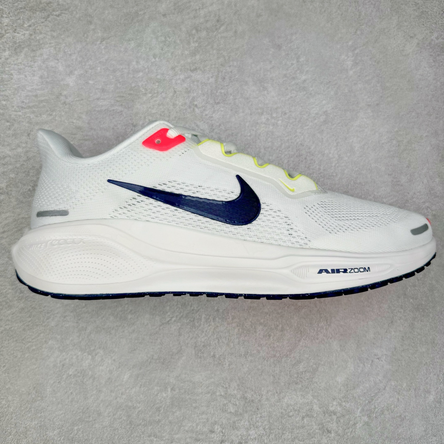 图片[2]-＃特价福利 NK Zoom Pegasus 飞马41代马拉松系列网面透气缓震疾速跑鞋 拥有 Zoom Air 一如既往的稳定感和流畅感 鞋面采用工程网眼设计 为特定高热区域营造出色透气性 进一步增加鞋面的穿孔数量 让足部能够快速散热 中足搭配 Flywire 飞线 在高速运动时营造舒适稳定的贴合感 内置Zoon气垫加持 动力十足 尺码：36 36.5 37.5 38 38.5 39 40 40.5 41 42 42.5 43 44 44.5 45-选品中心