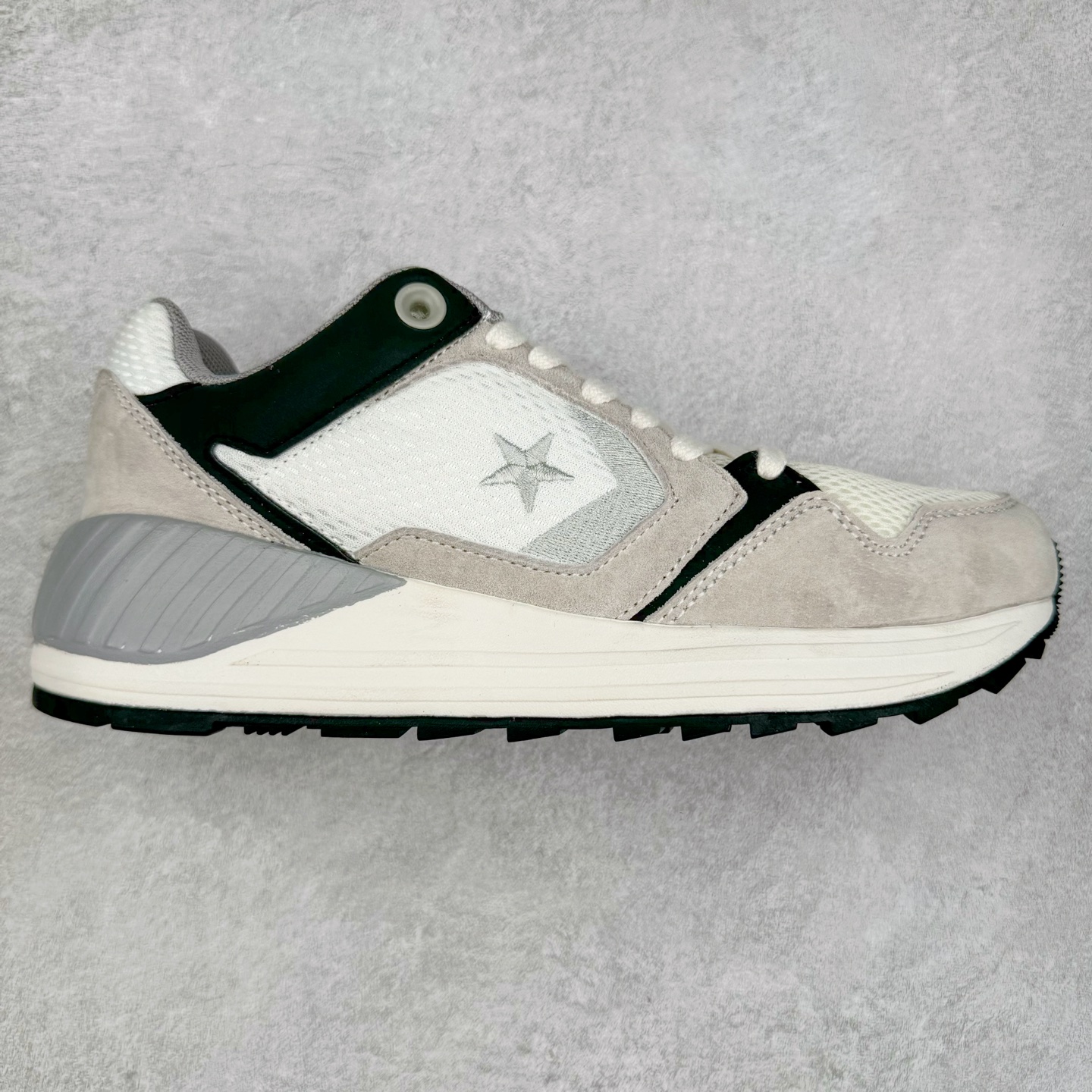 Converse WAVE TRAINER OX 舒适防滑耐磨 复古休闲通勤跑鞋 鞋面采用透气网布材质 搭配部分质感麂皮拼接 层次丰富且不失高级感 鞋身线条设计与鞋侧星星标志相呼应 简约不简单 货号:A12837C 白灰 货号:A12835C 白橙 货号:A12836C 白蓝 尺码:36 36.5 37 37.5 38 39 39.5 40 41 41.5 42 42.5 43 44-选品中心