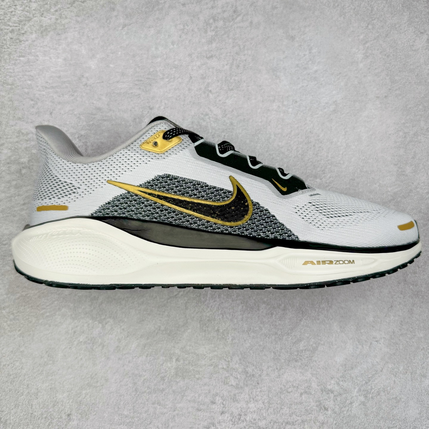 图片[9]-＃特价福利 NK Zoom Pegasus 飞马41代马拉松系列网面透气缓震疾速跑鞋 拥有 Zoom Air 一如既往的稳定感和流畅感 鞋面采用工程网眼设计 为特定高热区域营造出色透气性 进一步增加鞋面的穿孔数量 让足部能够快速散热 中足搭配 Flywire 飞线 在高速运动时营造舒适稳定的贴合感 内置Zoon气垫加持 动力十足 尺码：36 36.5 37.5 38 38.5 39 40 40.5 41 42 42.5 43 44 44.5 45-选品中心